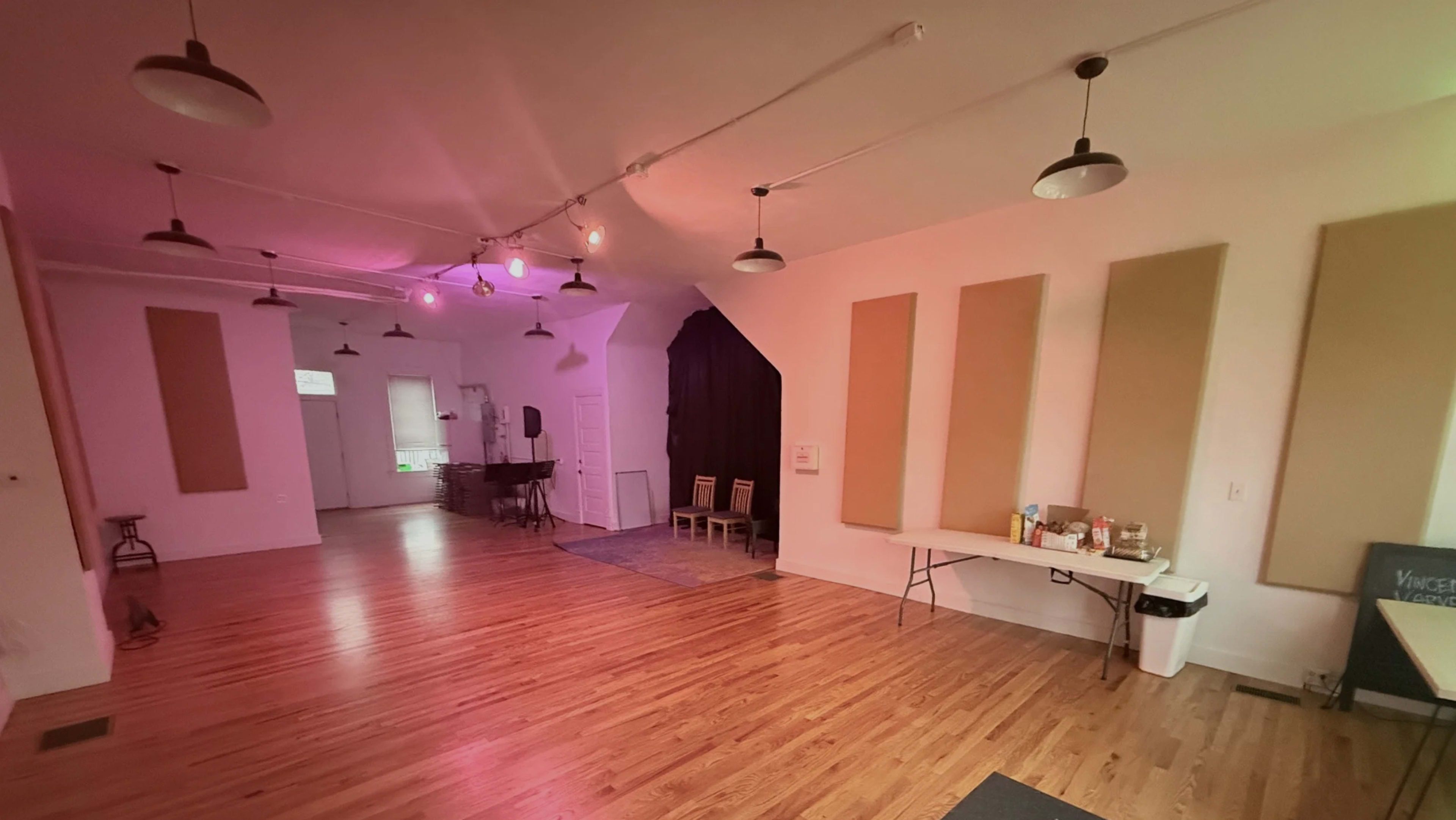 Bright and open space in Maplewood Image in Hadley Township, Maplewood, MO