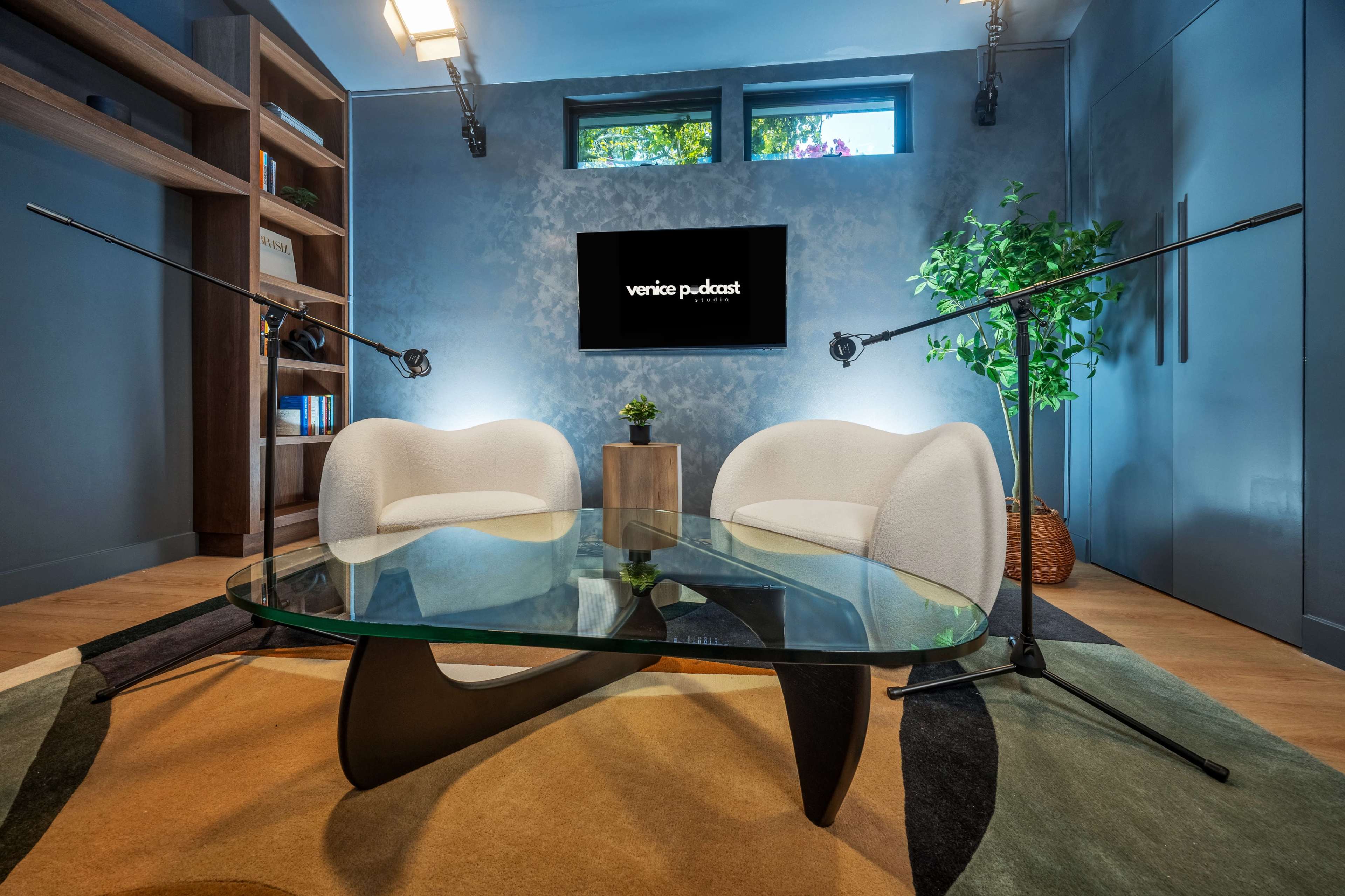 Fully-Equipped Podcast Studio – Private, Soundproof, Engineer Ready Image in Del Rey, Los Angeles, CA