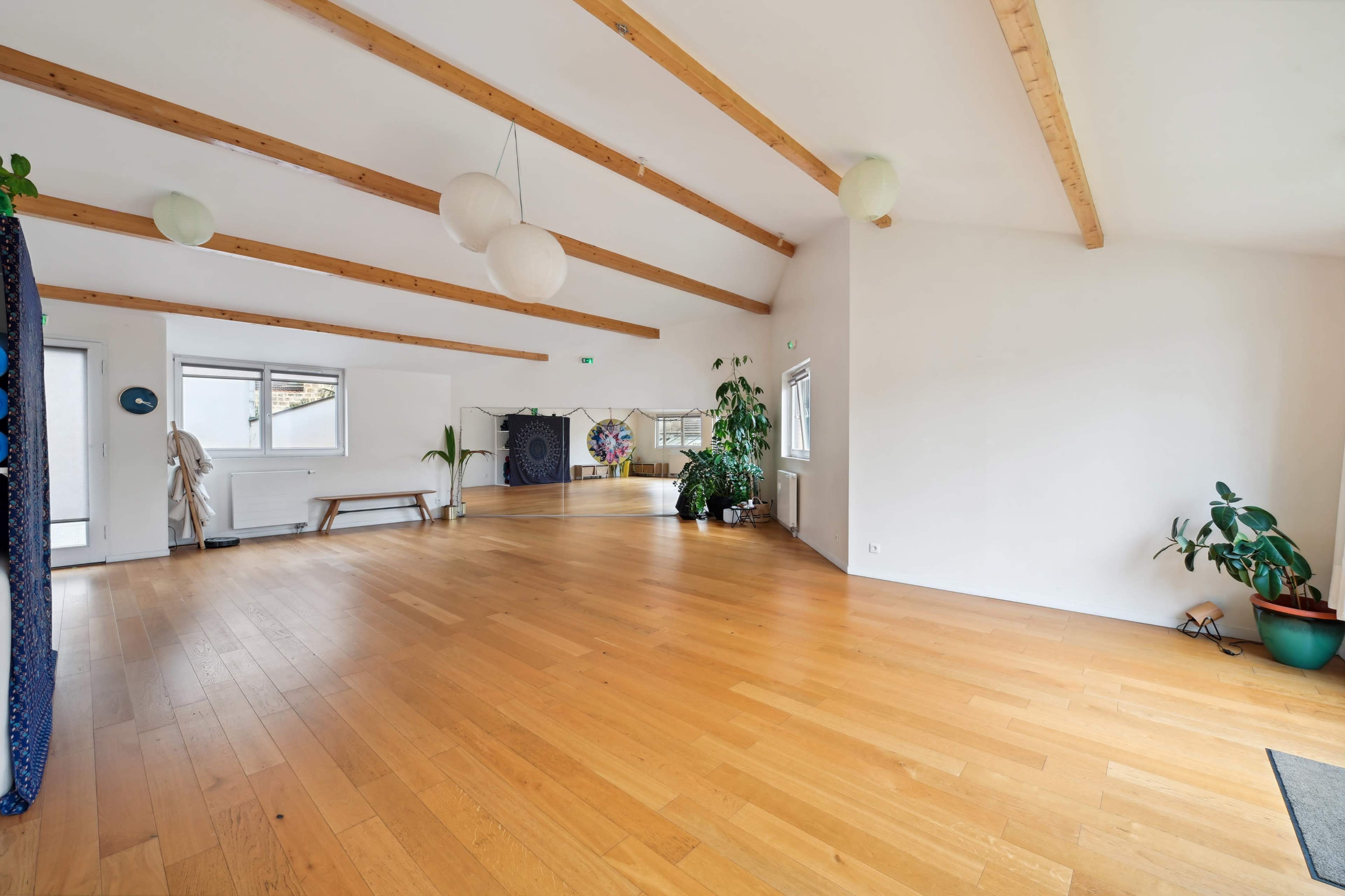 Salle lumineuse de 67 m² : zen et cosy Image dans , Arcueil, 