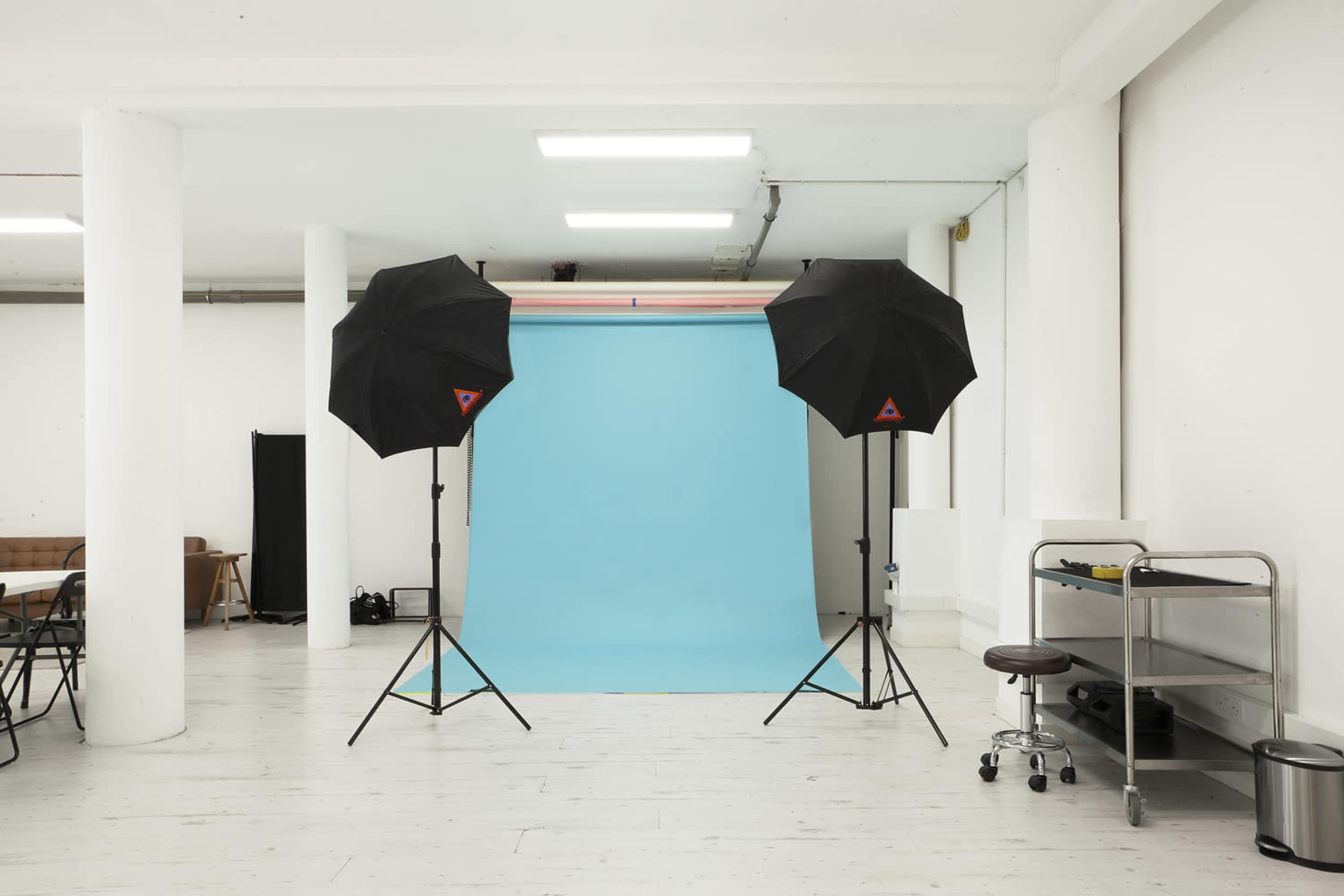 880 sq Ft Studio With White, Black, Grey, Chroma Green and more Colour Backdrops Image in Kentish Town, London, ENG
