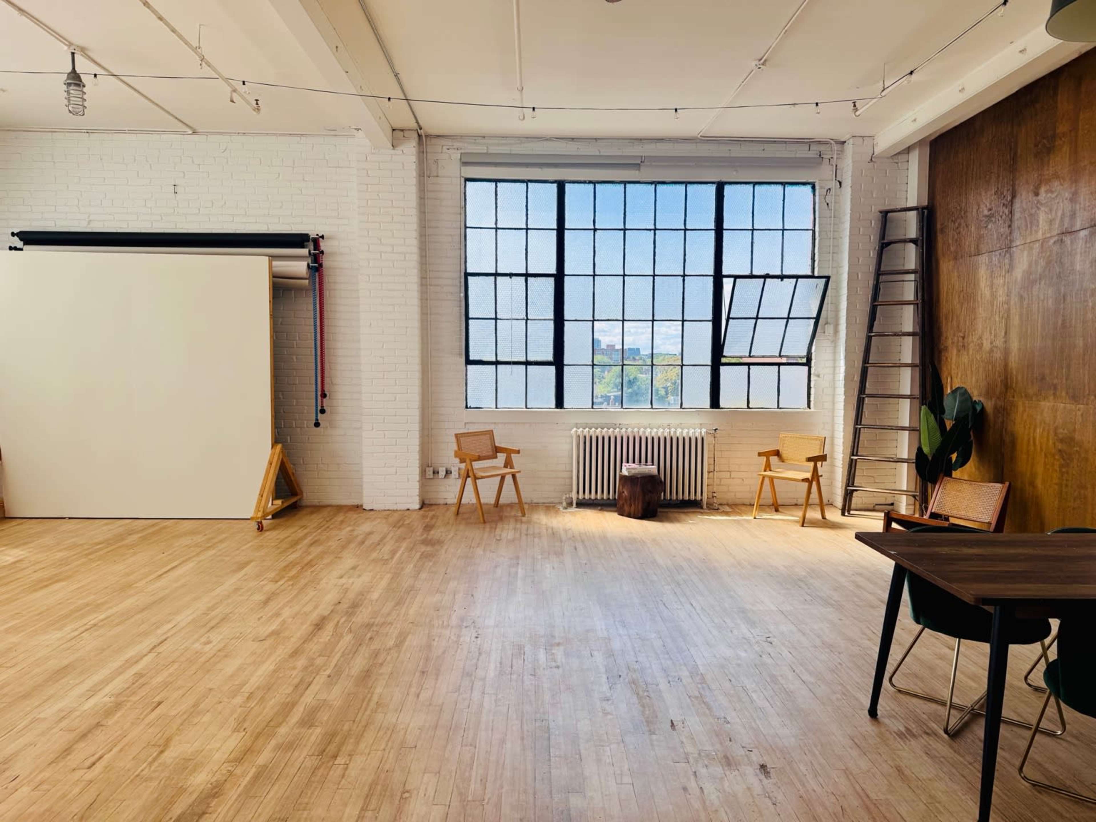 Glorious Natural Light Downtown Industrial Loft Image in Niagara, Toronto, ON