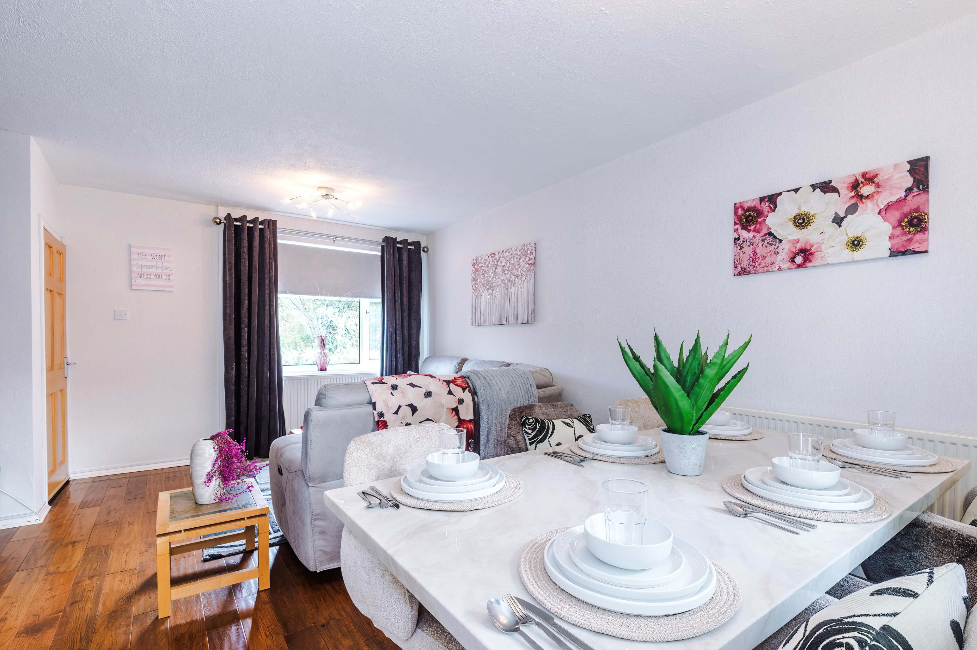 3 Bed House in Knutsford with Garden and Driveway Image in Knutsford, Knutsford, ENG