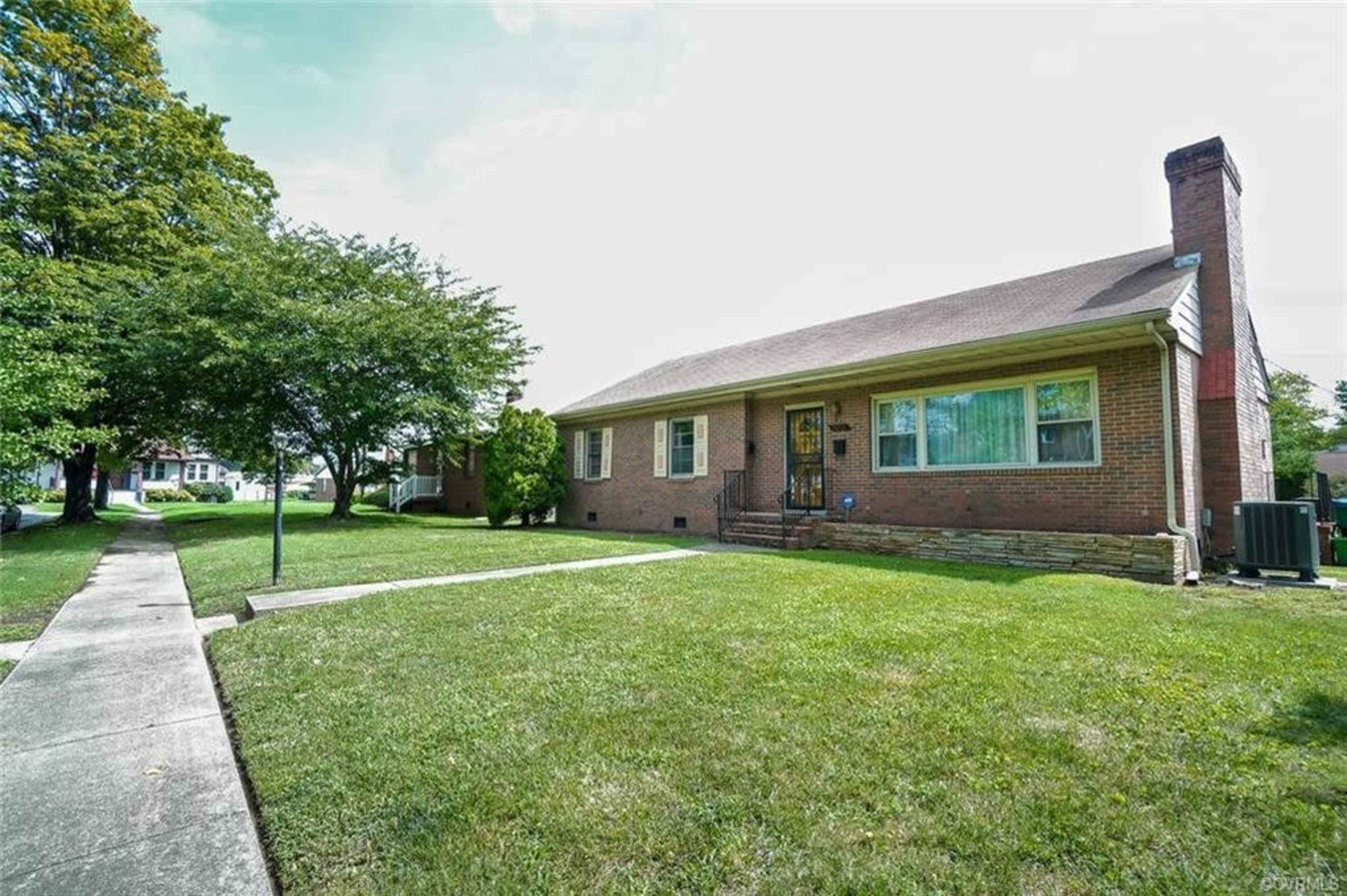 Mid Century Brick Rancher Vintage Time Capsule Home Image in Virginia Union, Richmond, VA