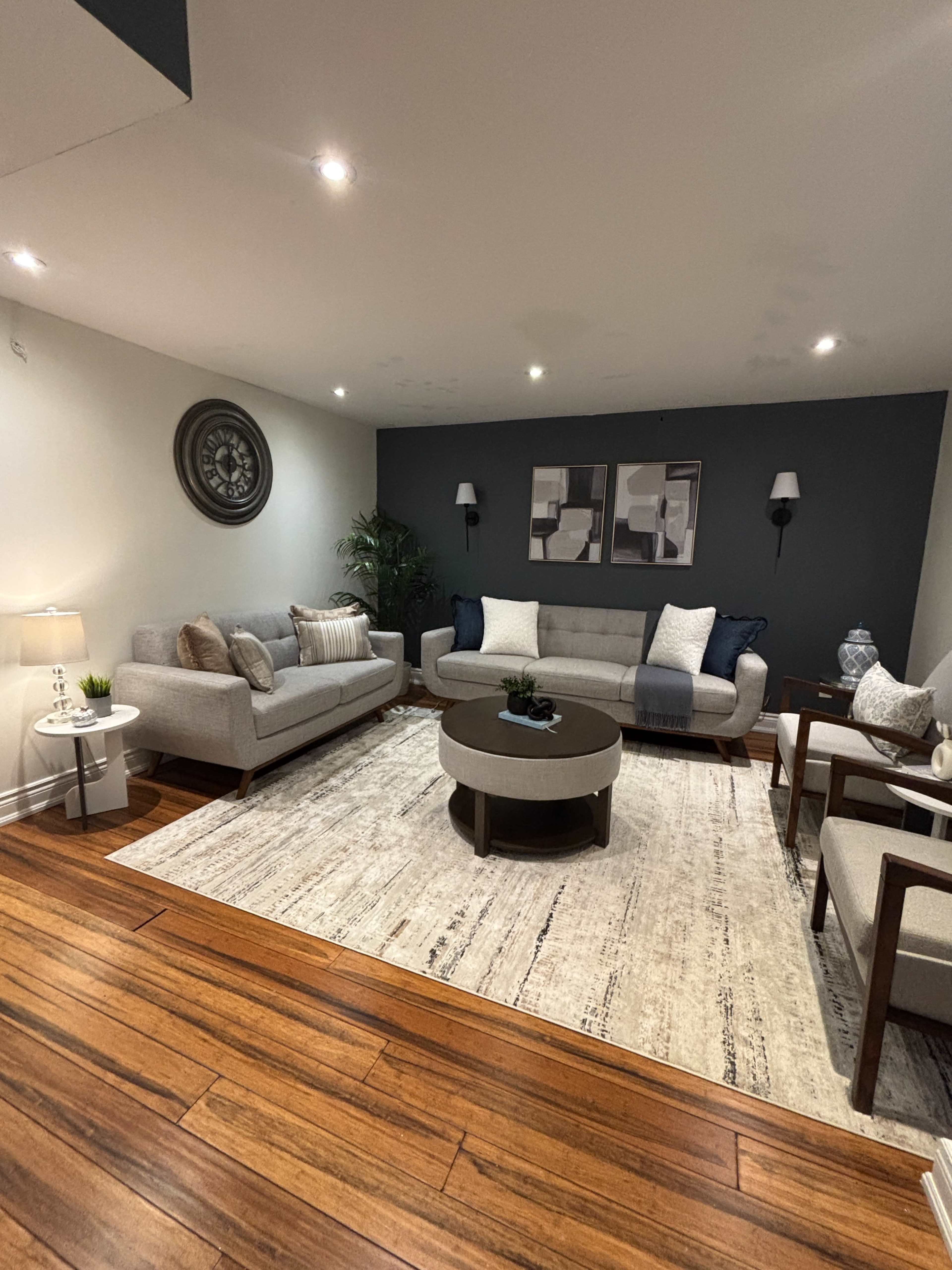 Elegant & Spacious Guest Suite in Prime Milton Location! Image in Willmott, Milton, ON