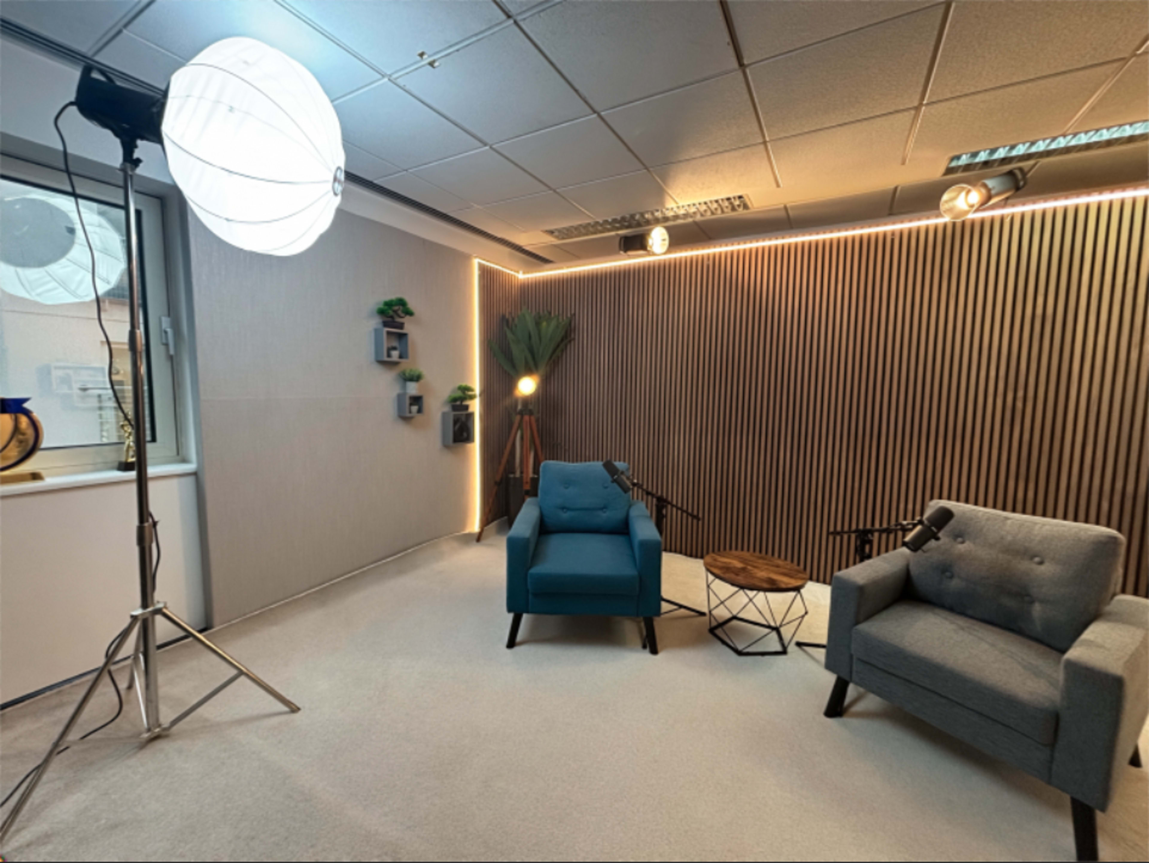 Professional Podcast Studio with Premium Equipment Image in Isle of Dogs, London, ENG