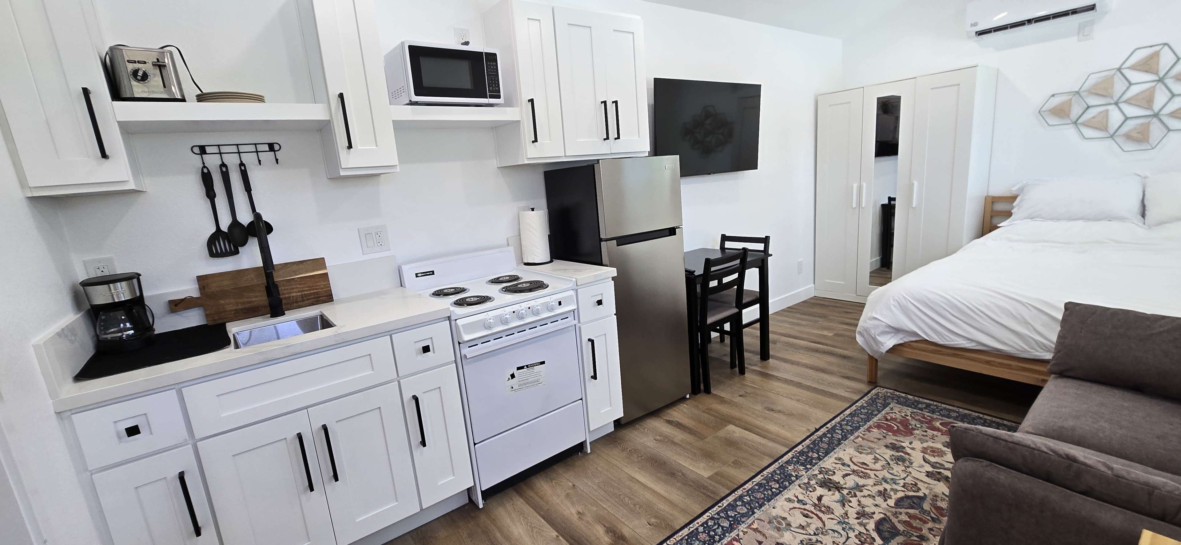 Studio Apartment Pool House Image in Westminster, Westminster, CA