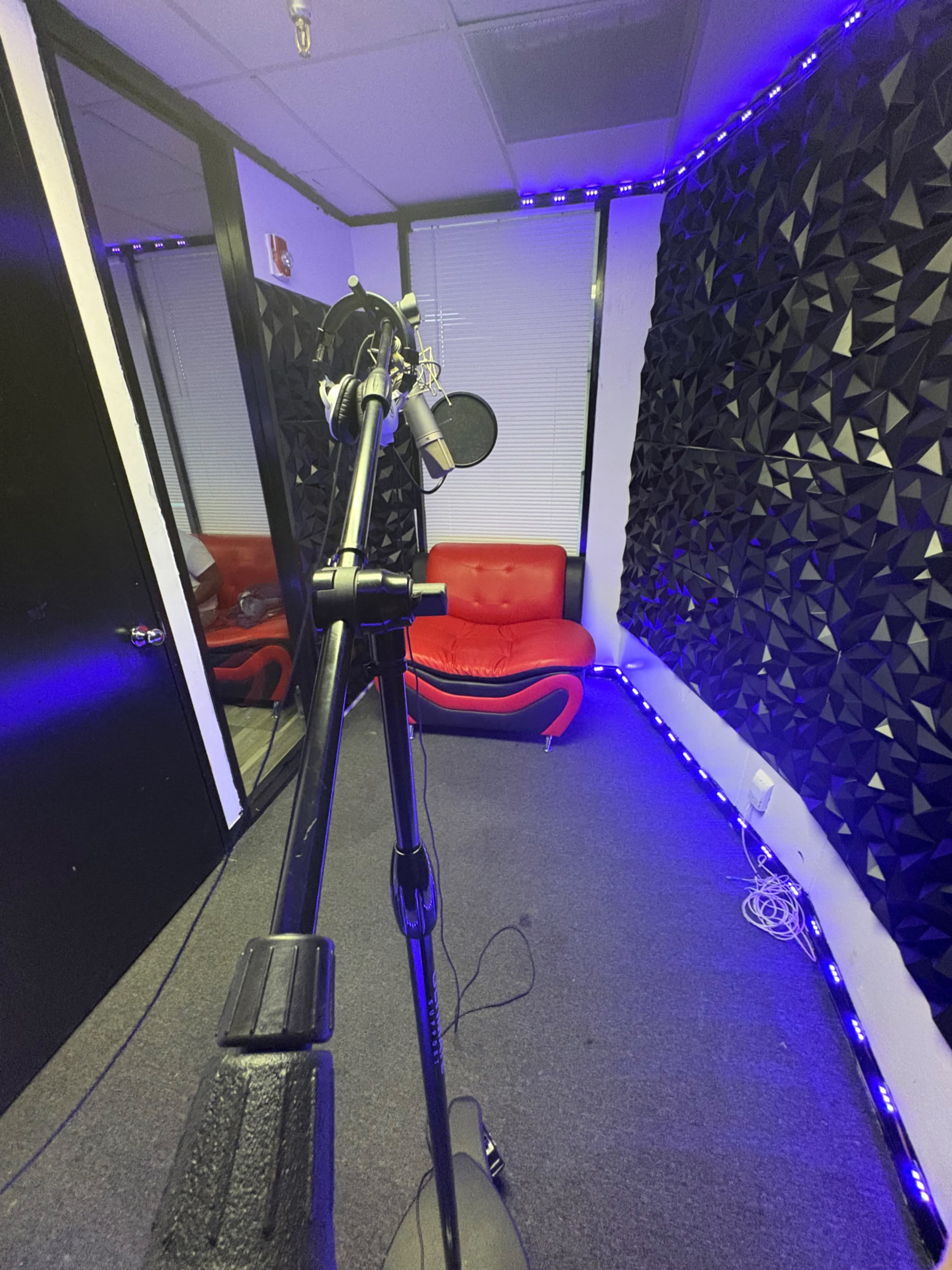 Music Recording Studio with Lounge (Smoking Allowed) Image in Brays Oaks, Houston, TX