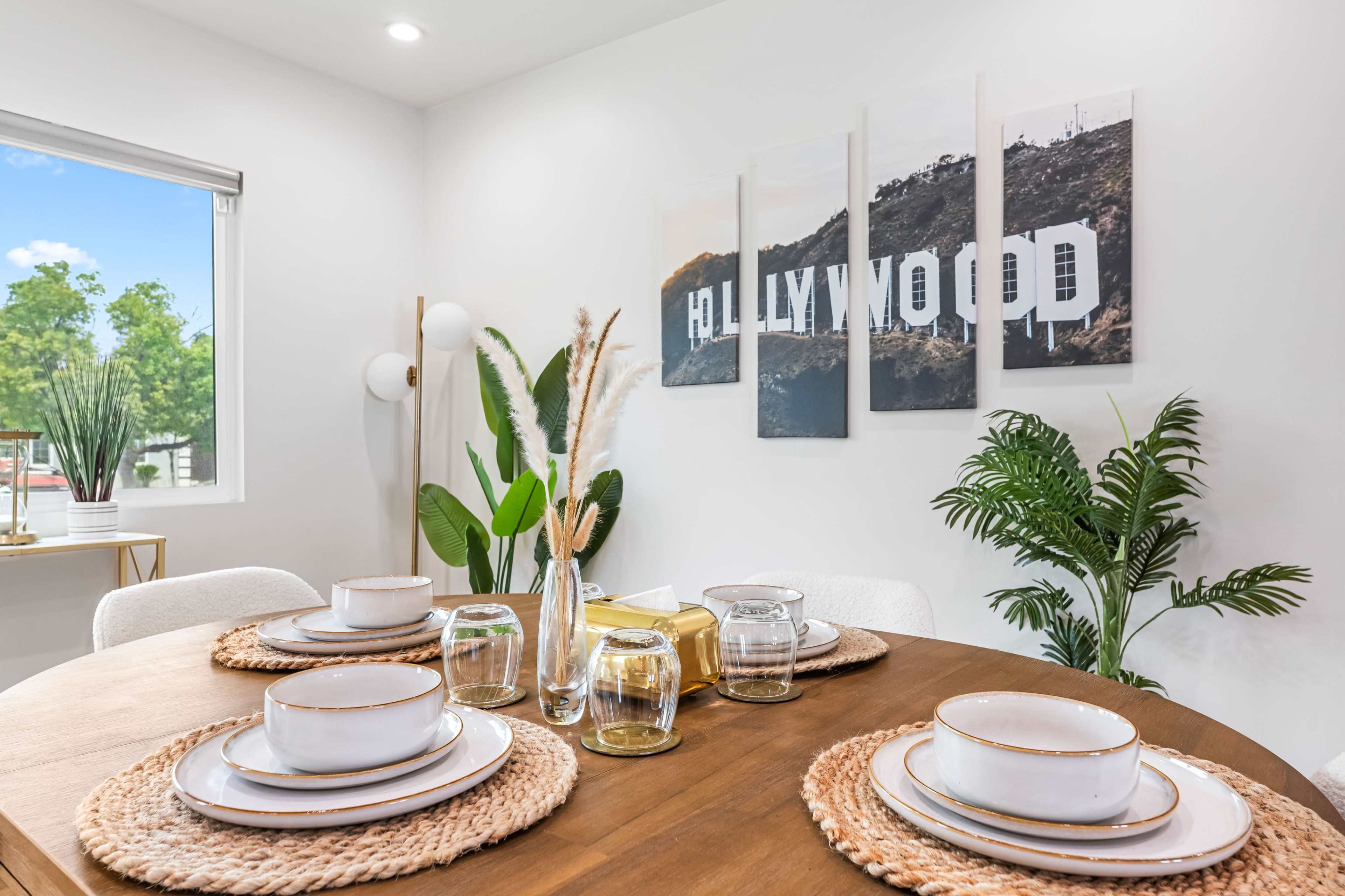 Modern & Stylish space for Creative Projects, Near Burbank! Image in North Hollywood, Los Angeles, CA