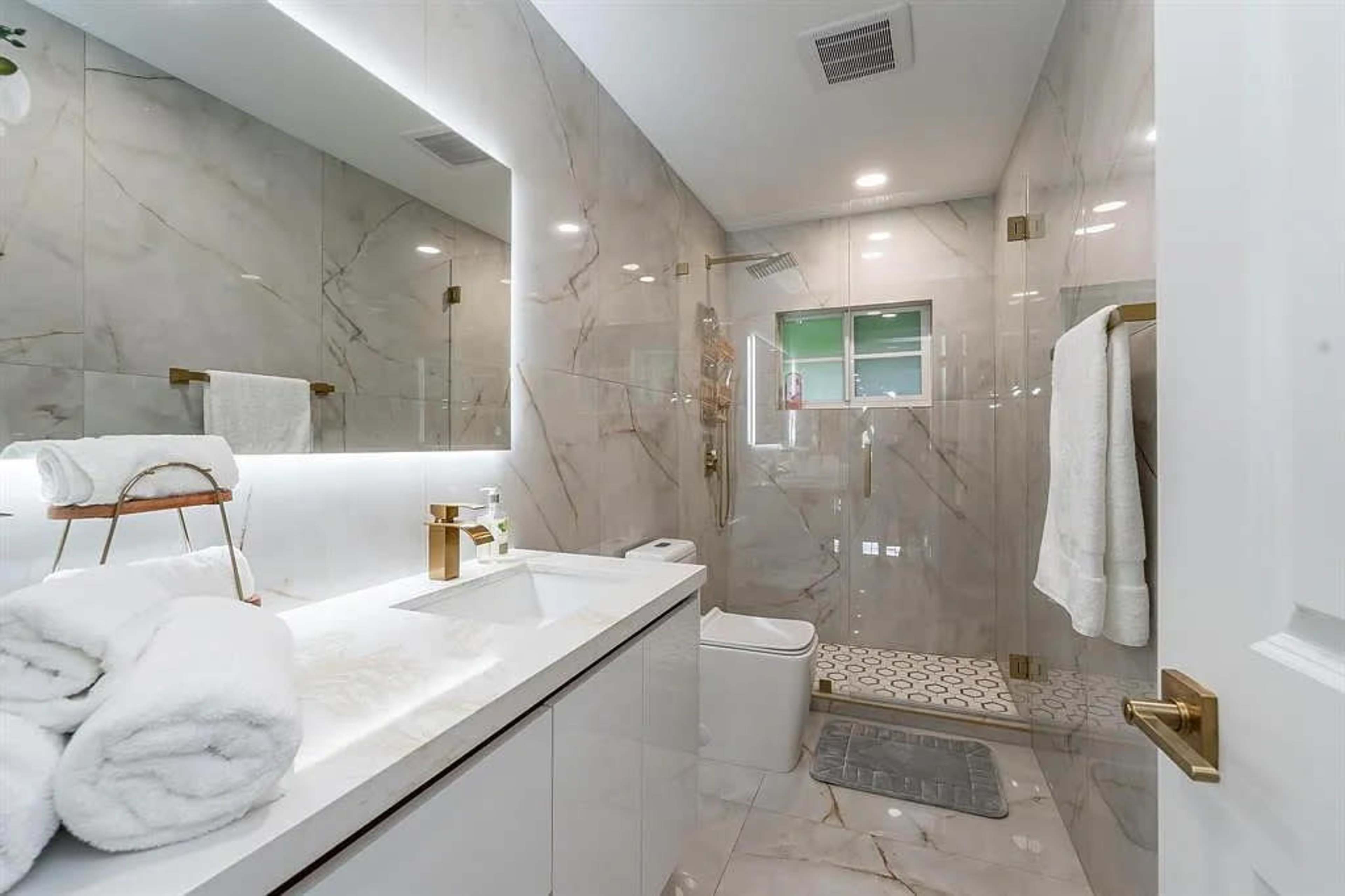 Large Luxury House with tons of Natural Light Image in Palmetto Bay, Palmetto Bay, FL