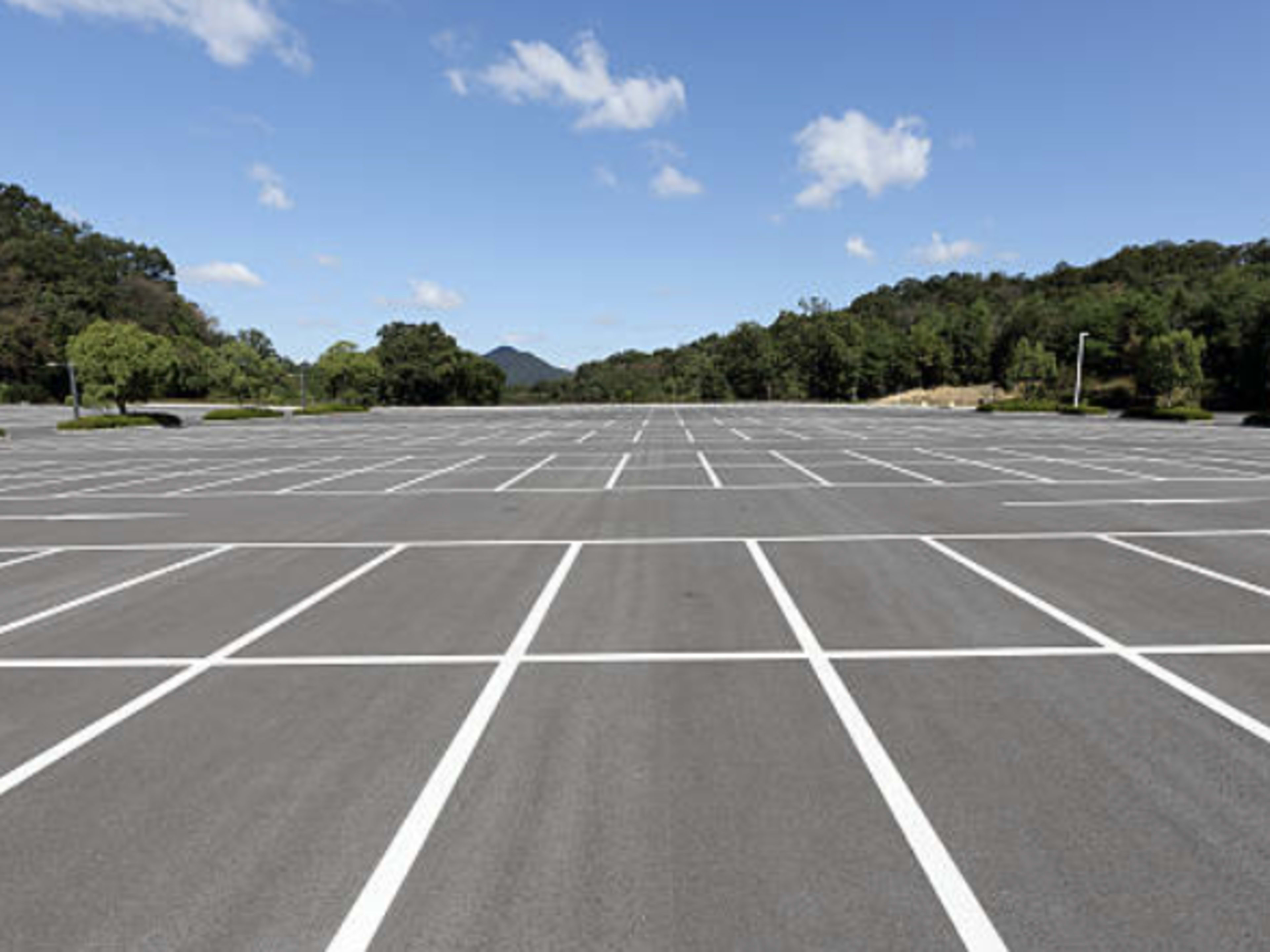 PARKING LOT - PER DAY