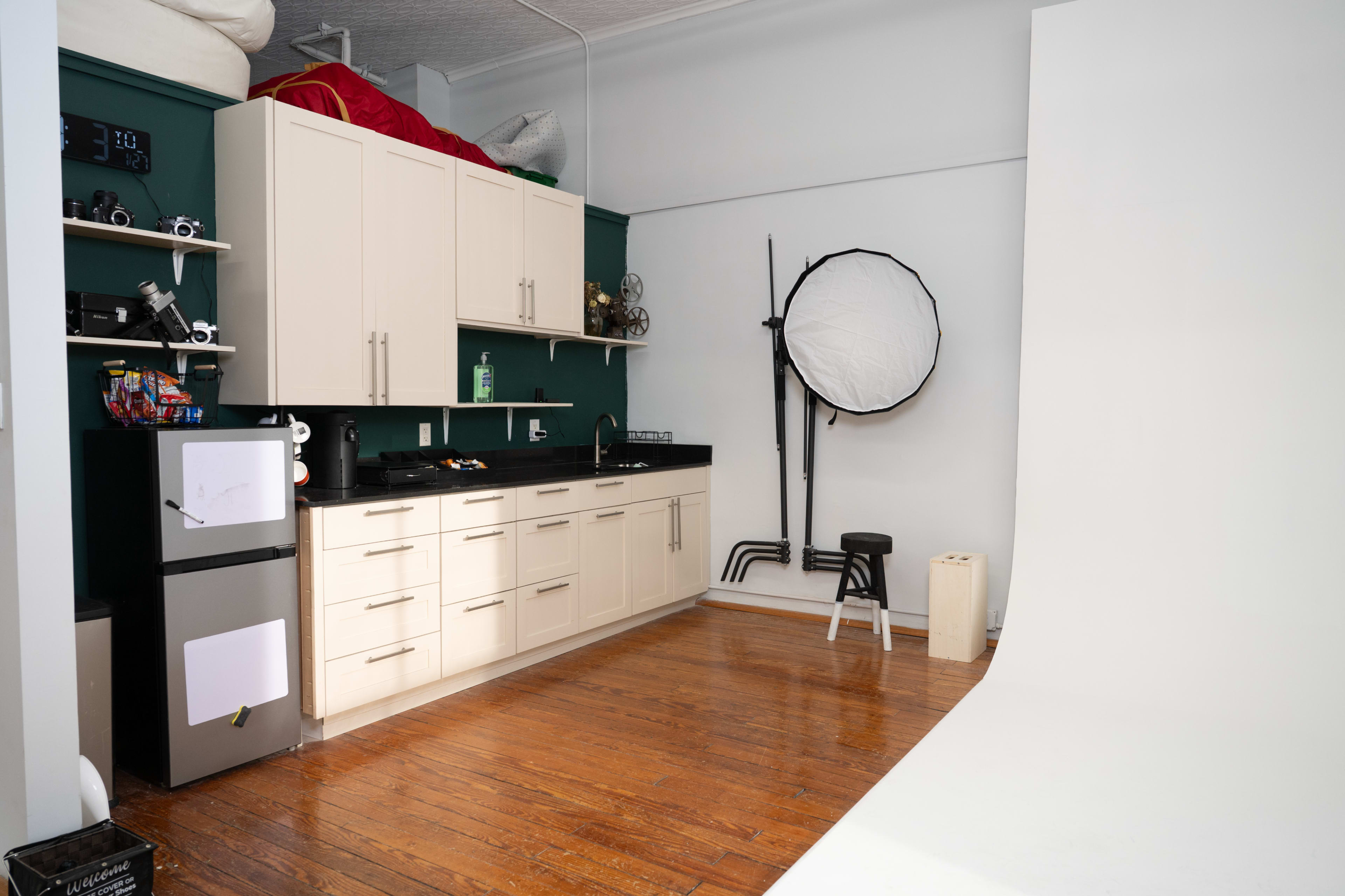 Downtown Studio with Full Cyc Wall & Natural Light Image in Downtown, Richmond, VA