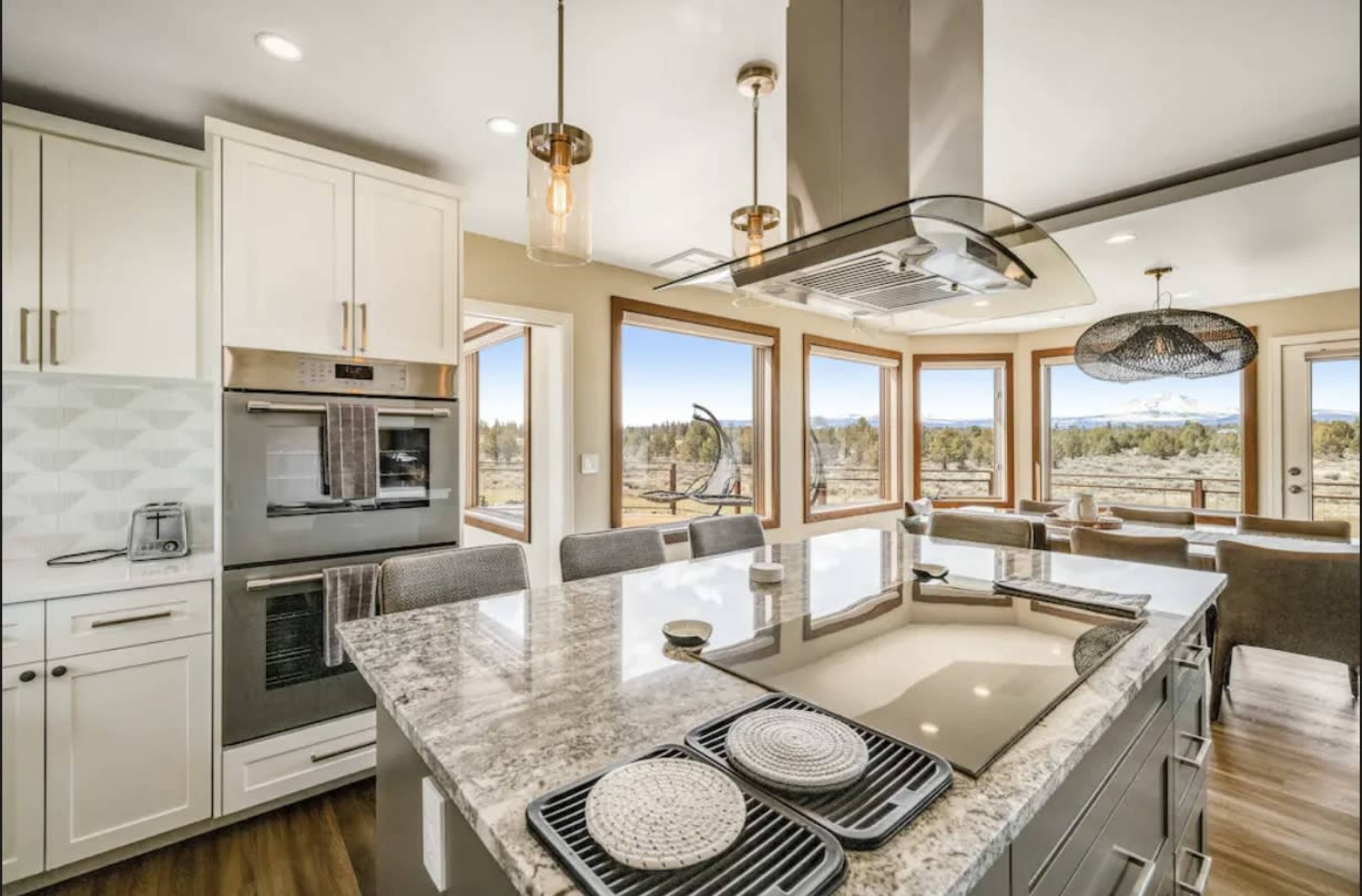 Luxurious modern ranch house Image in , Sisters, OR