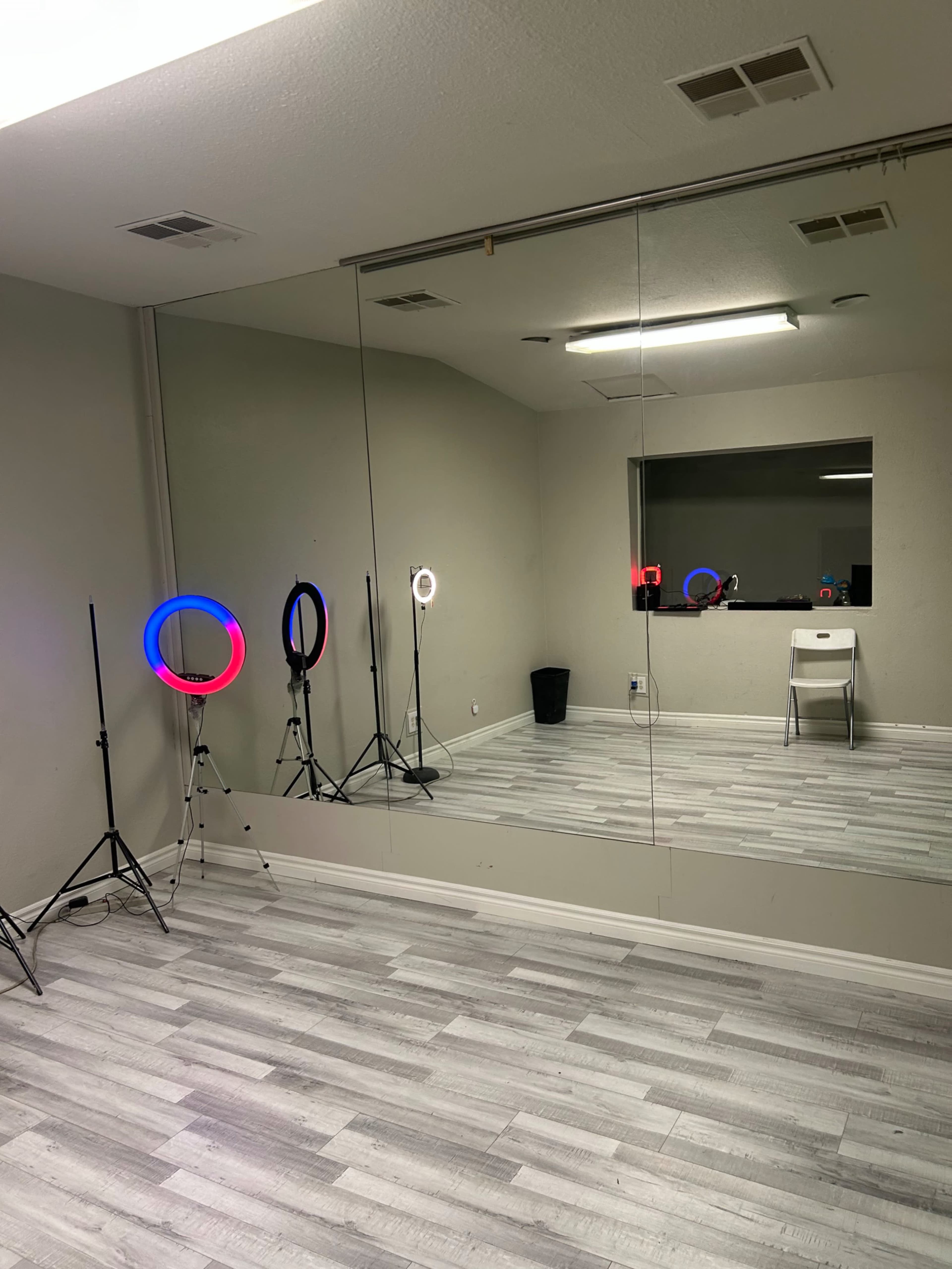 Small space to shoot podcast, music videos , and or photo shoots. Image in Winchester, LAS VEGAS, NV