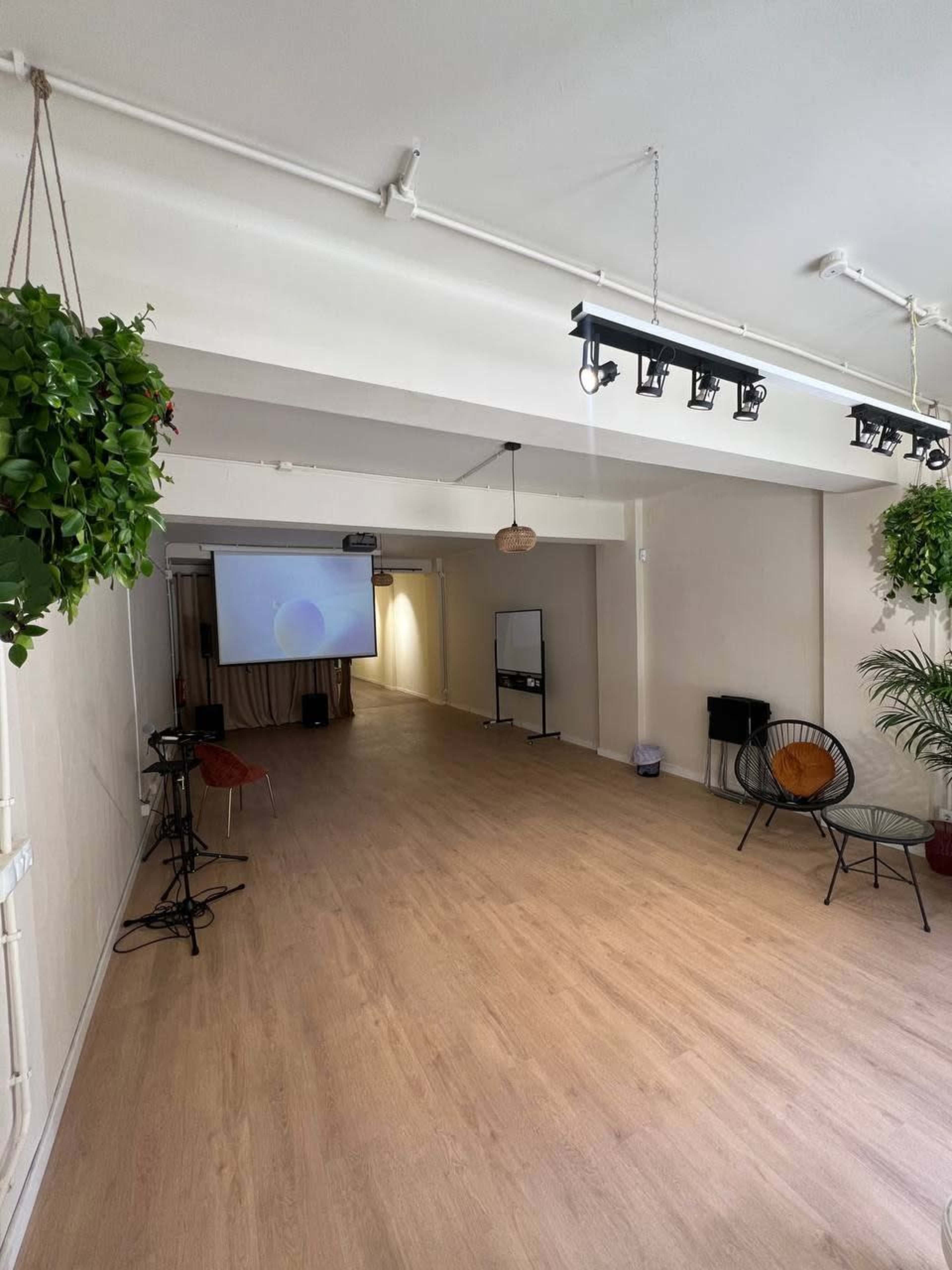 Espacio versátil en el centro de Barcelona para talleres, cursos y eventos culturales Image in Fort Pienc, Barcelona, B