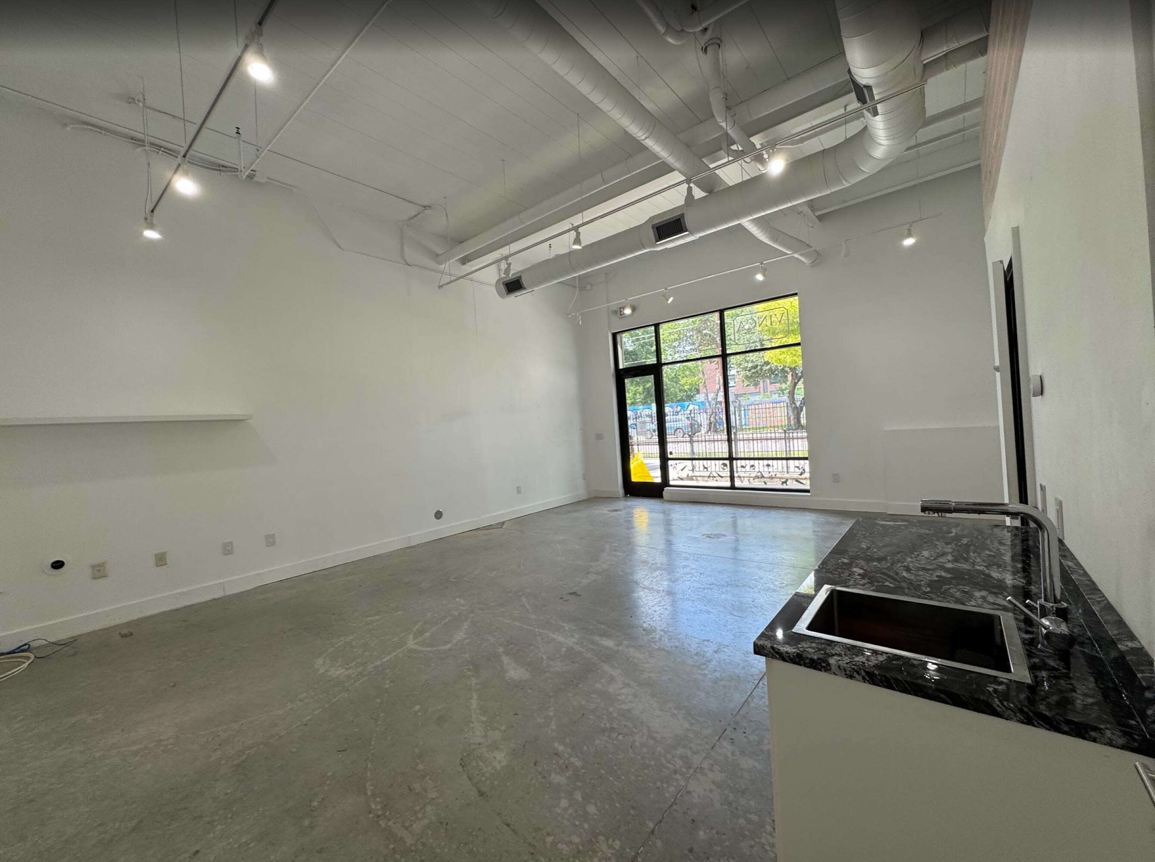 East Austin Blank Space - High Ceilings - Downtown near Saltillo Plaza Image in East Cesar Chavez, Austin, TX