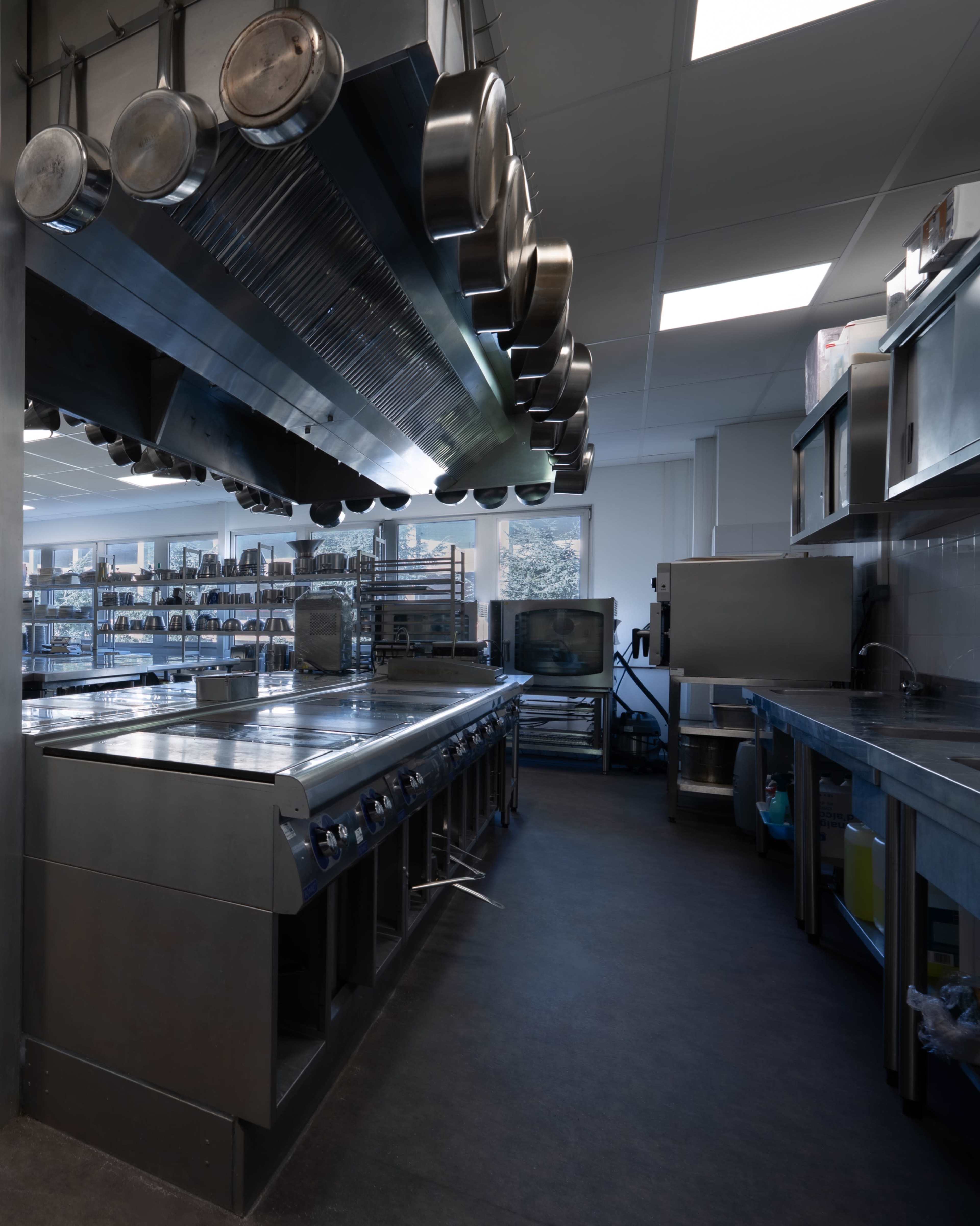 laboratoires profesionnels au coeur de paris 18 ème Image in , Les Pavillons-sous-Bois