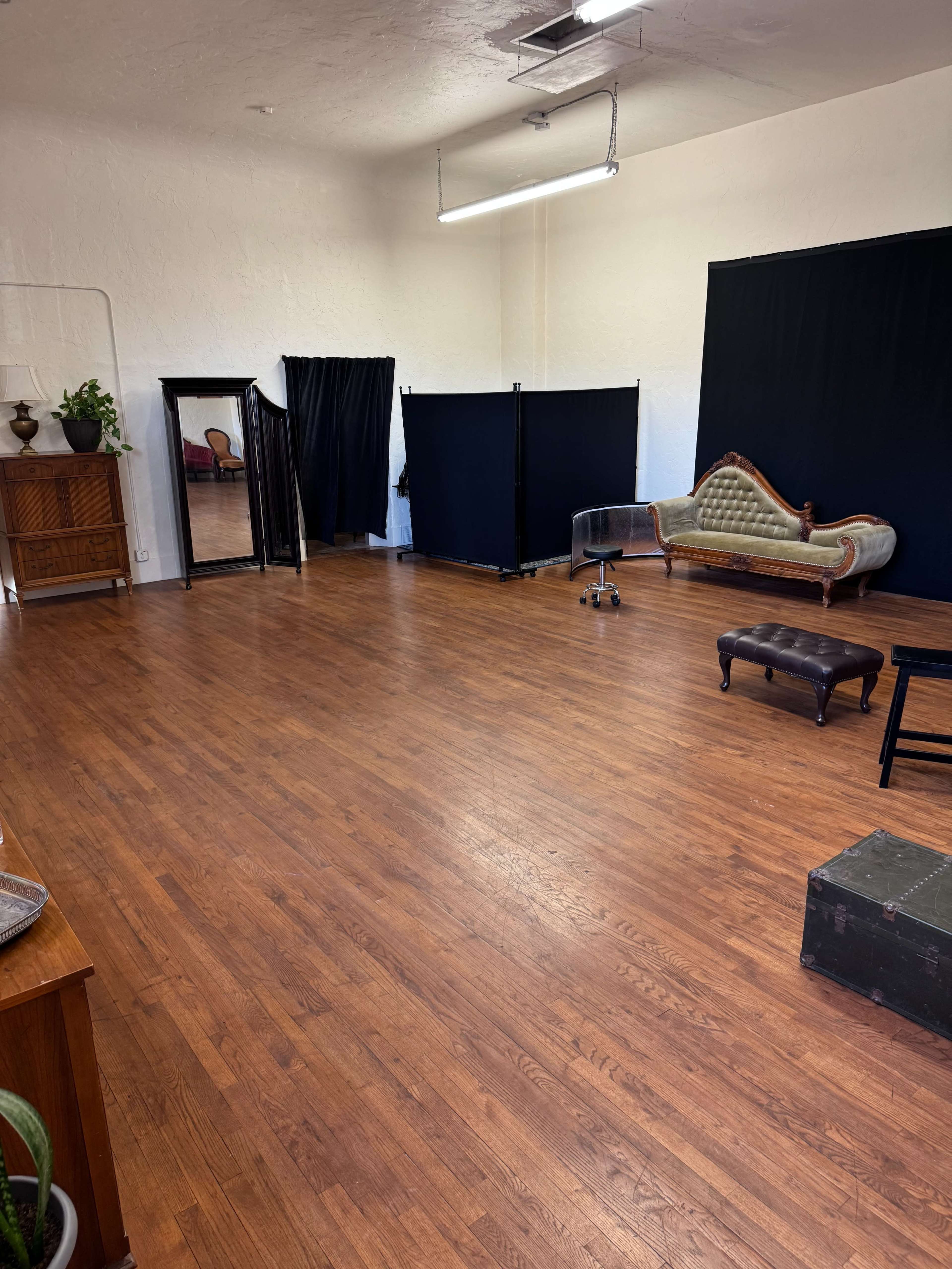 Downtown, Open Photography Studio with hardwood floors Image in Armory Park, Tucson, AZ