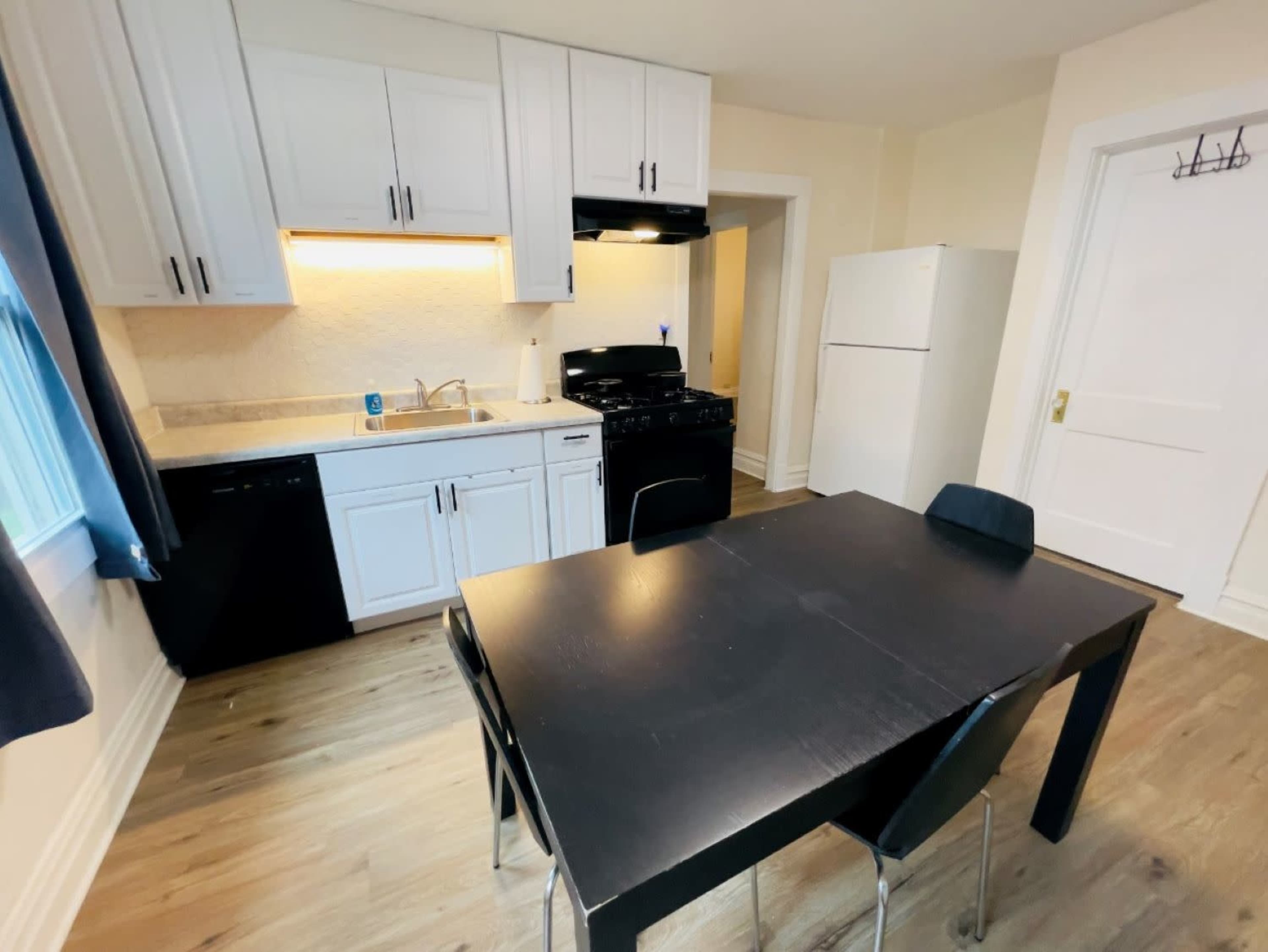 Two bedroom apartment in the heart of Evanston Image in Evanston, Evanston, IL