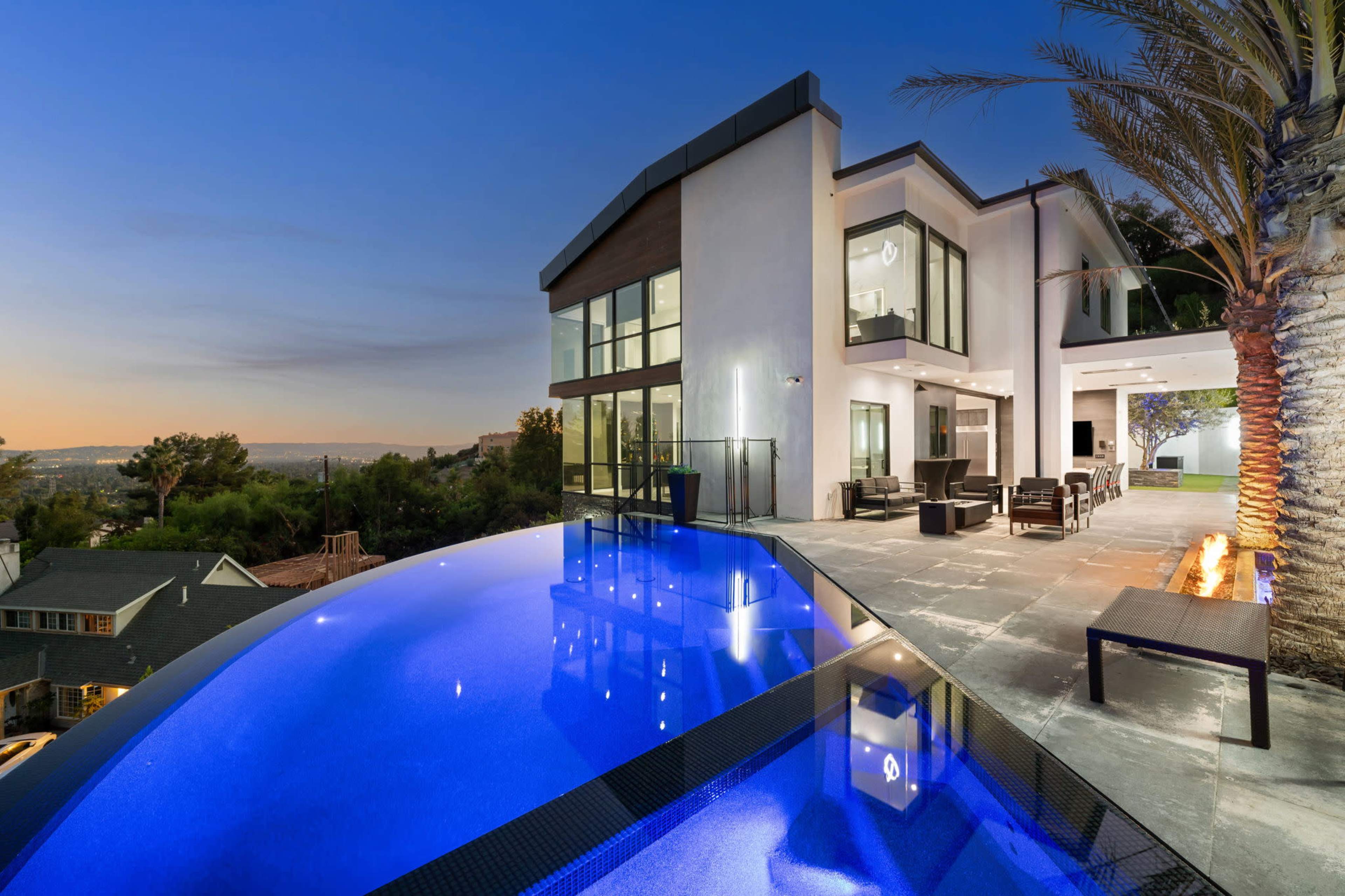 Sky Loft: Luxe Space w/ City Vibes & Infinity Edge Image in Granada Hills, Los Angeles, CA