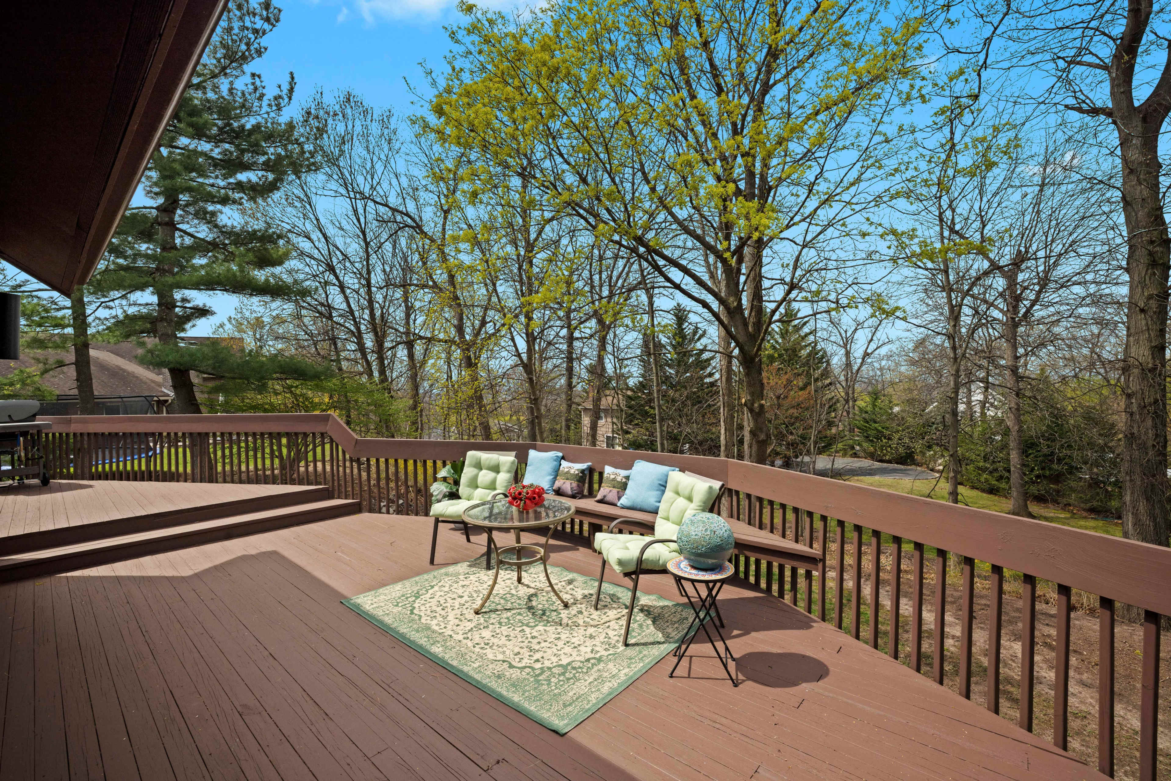 Dramatic Soaring ceilings House with lush grounds Image in Livingston, Livingston, NJ