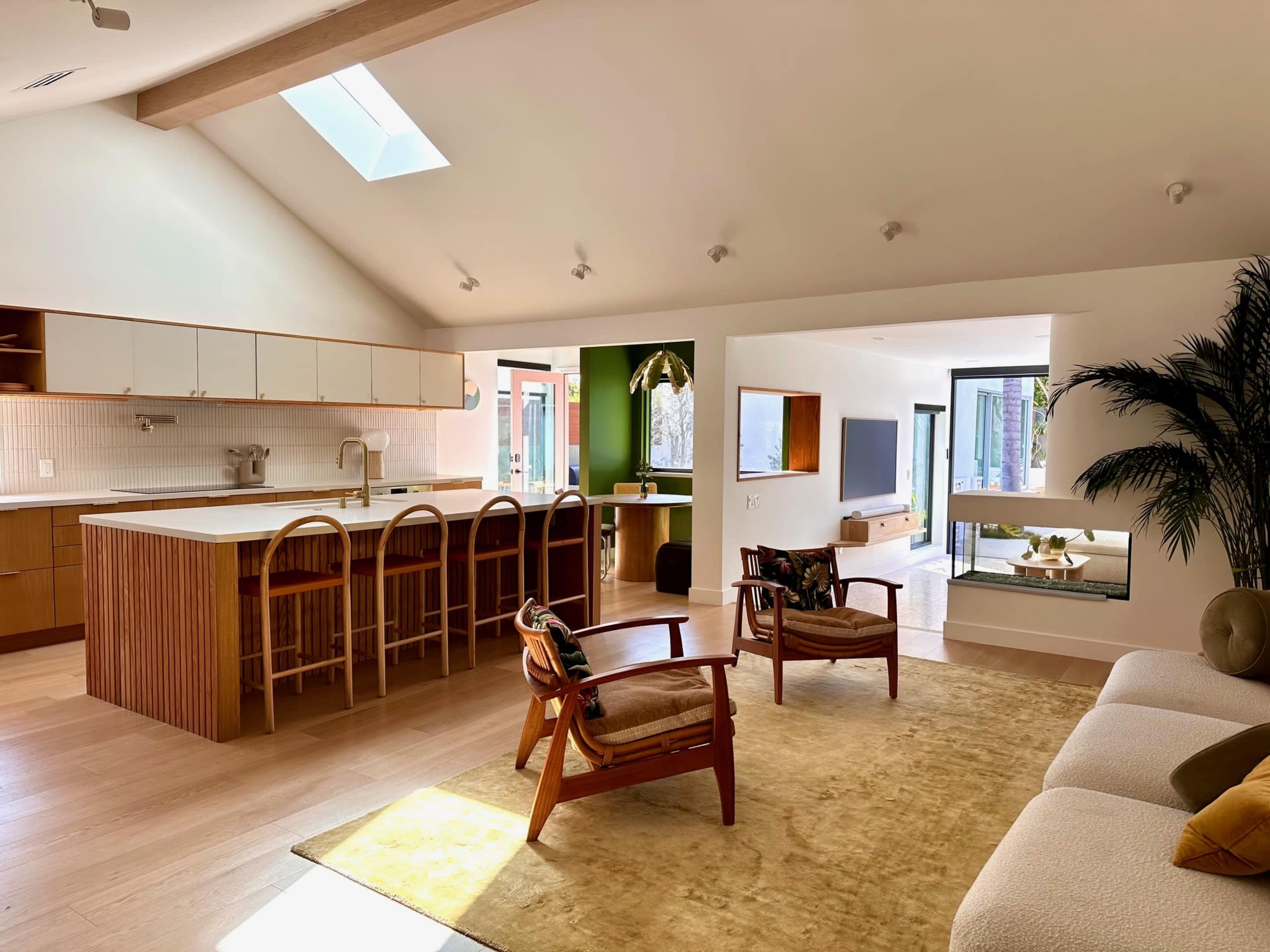 Modern Westside House with Pool & Natural Light Image in Westchester, Los Angeles, CA