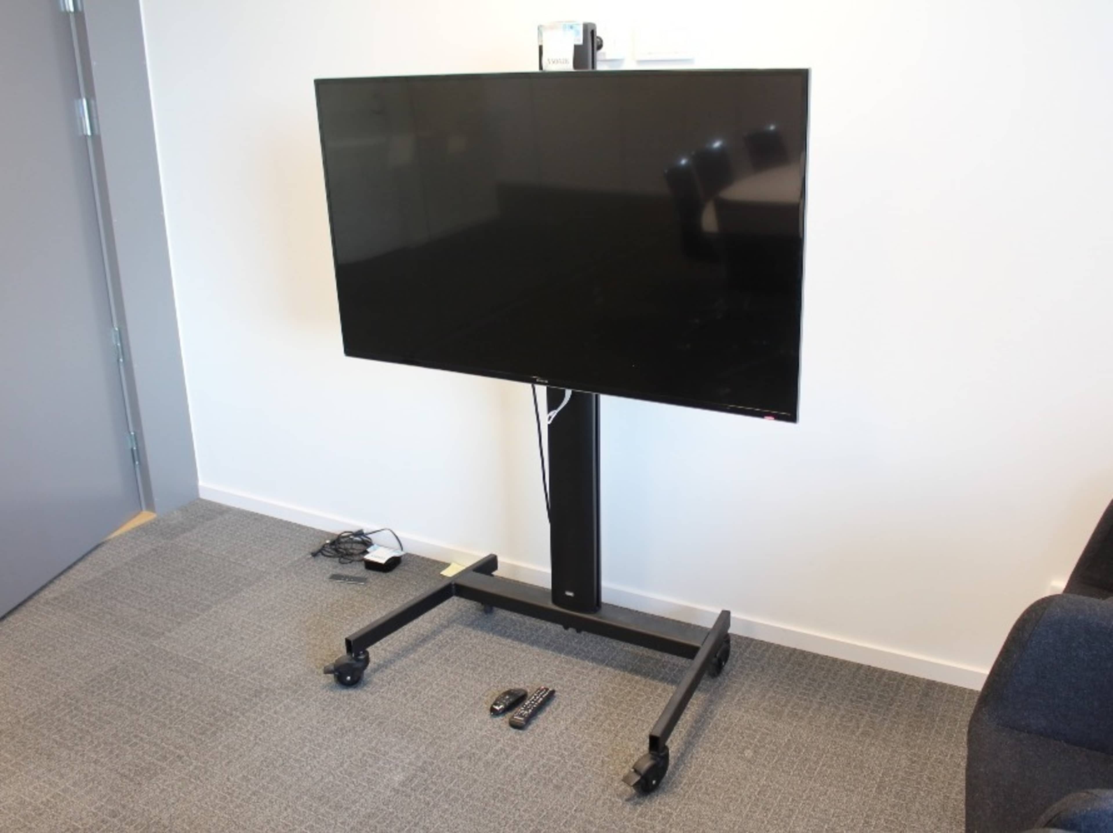 4K Samsung  TV  on Wheels