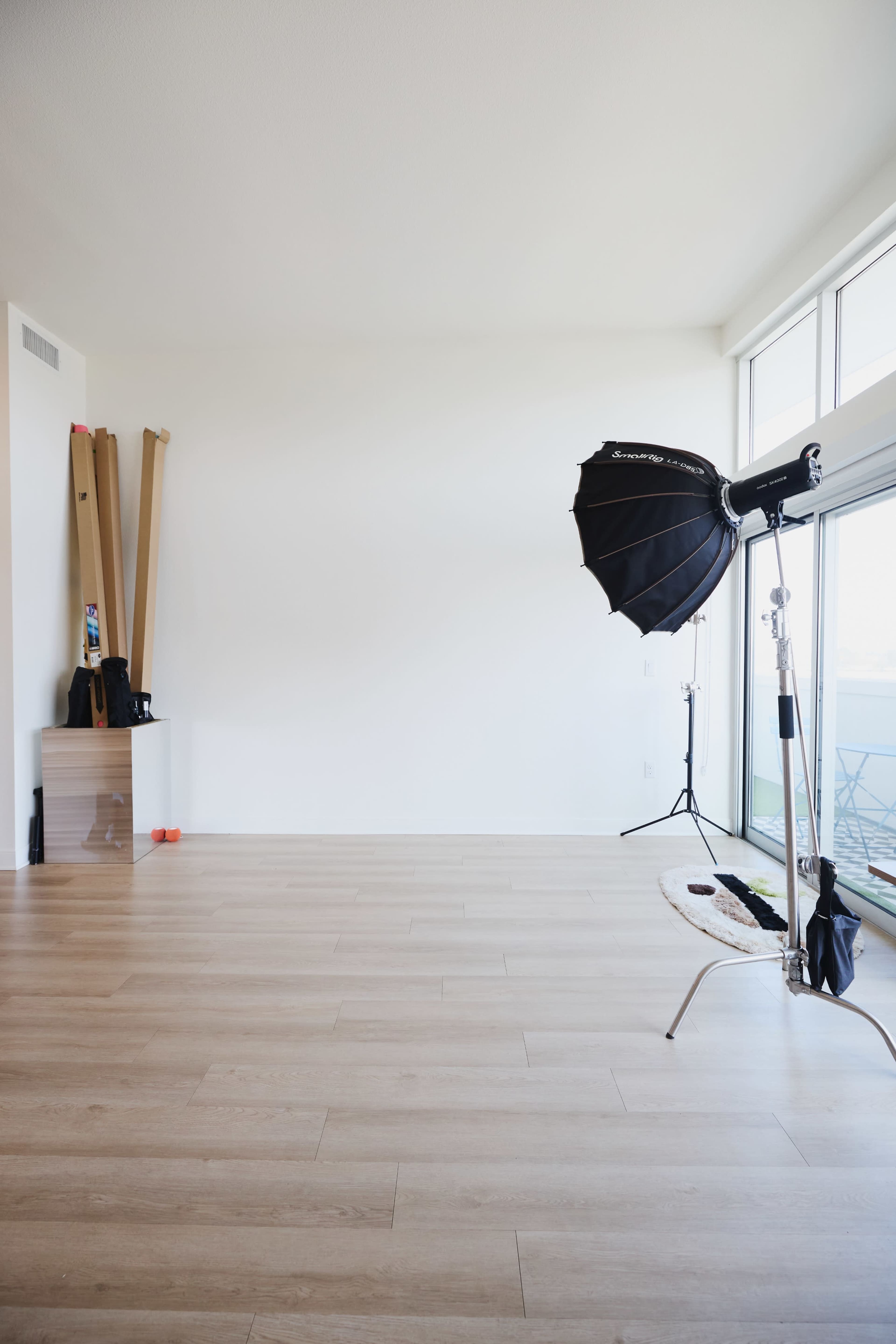 Versatile Creative Space with Breathtaking Natural Light and Floor-to-Ceiling Windows Image in Reseda, LOS ANGELES, CA