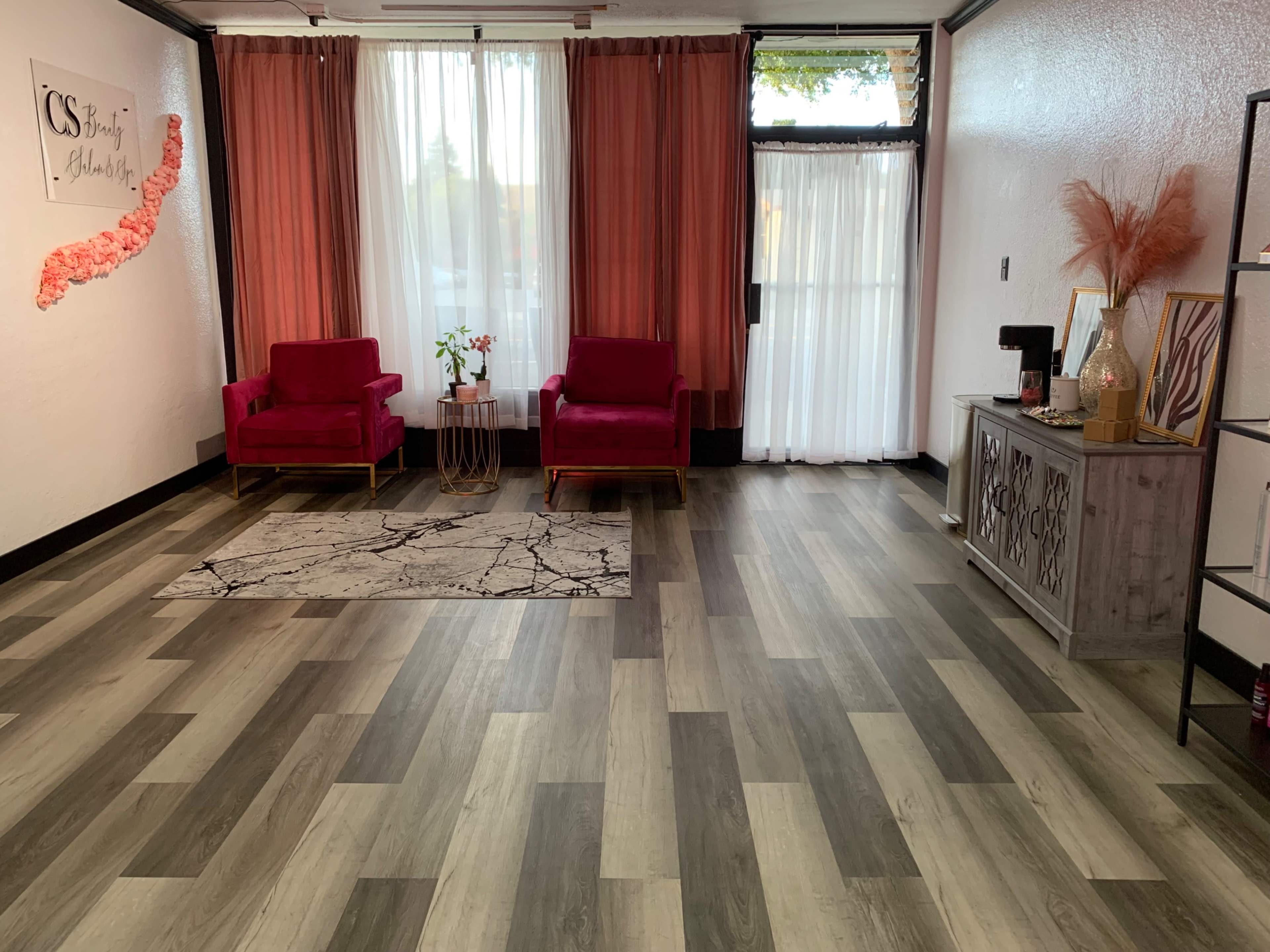 Located in El Sobrante, it is a Salon store front with great amount of space and is beautifully decorated. Image in El Sobrante, El Sobrante, CA