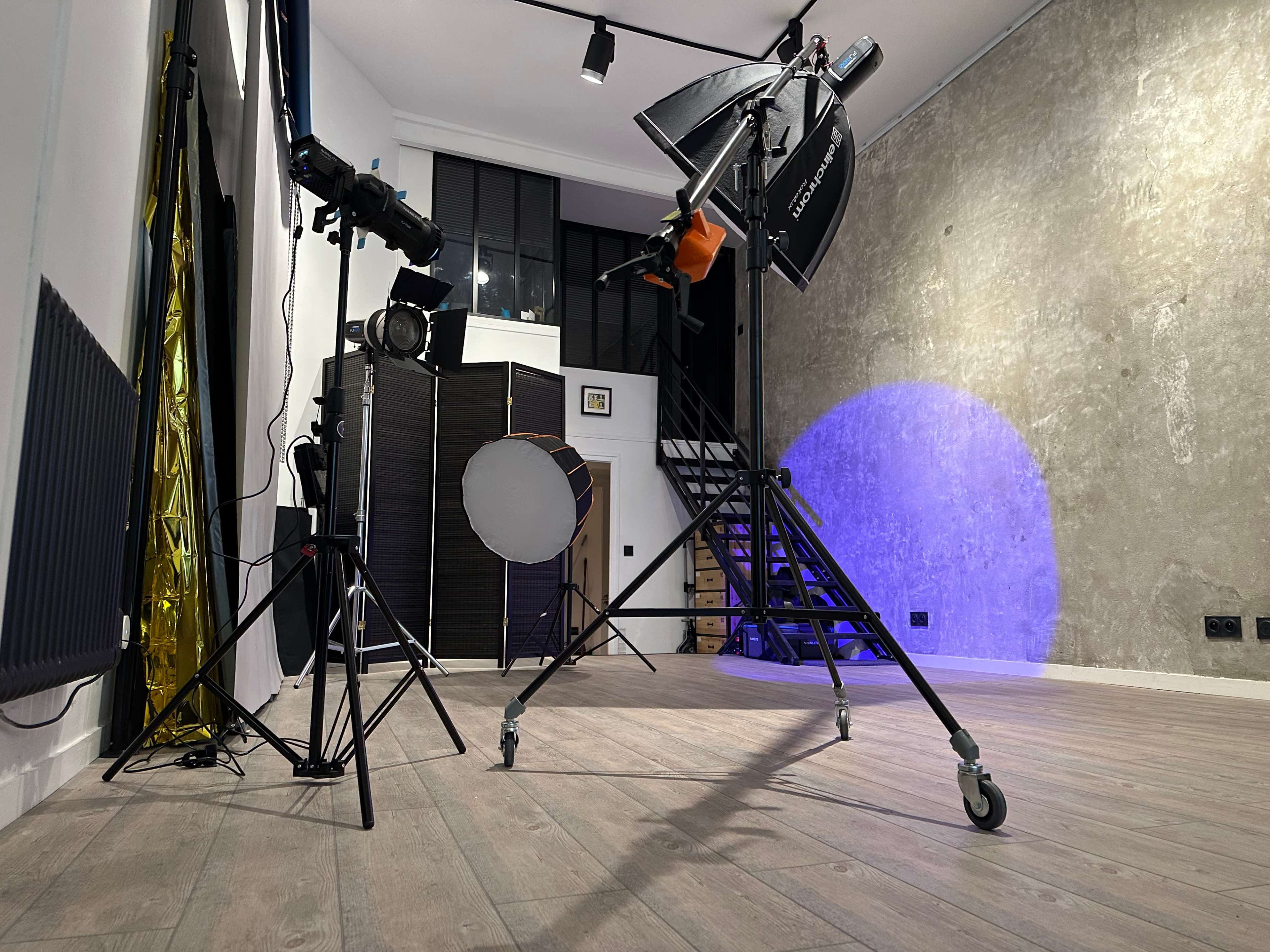 Studio photo vidéo dans le quartier des Folies Bergères Image in Faubourg-Montmartre, Paris