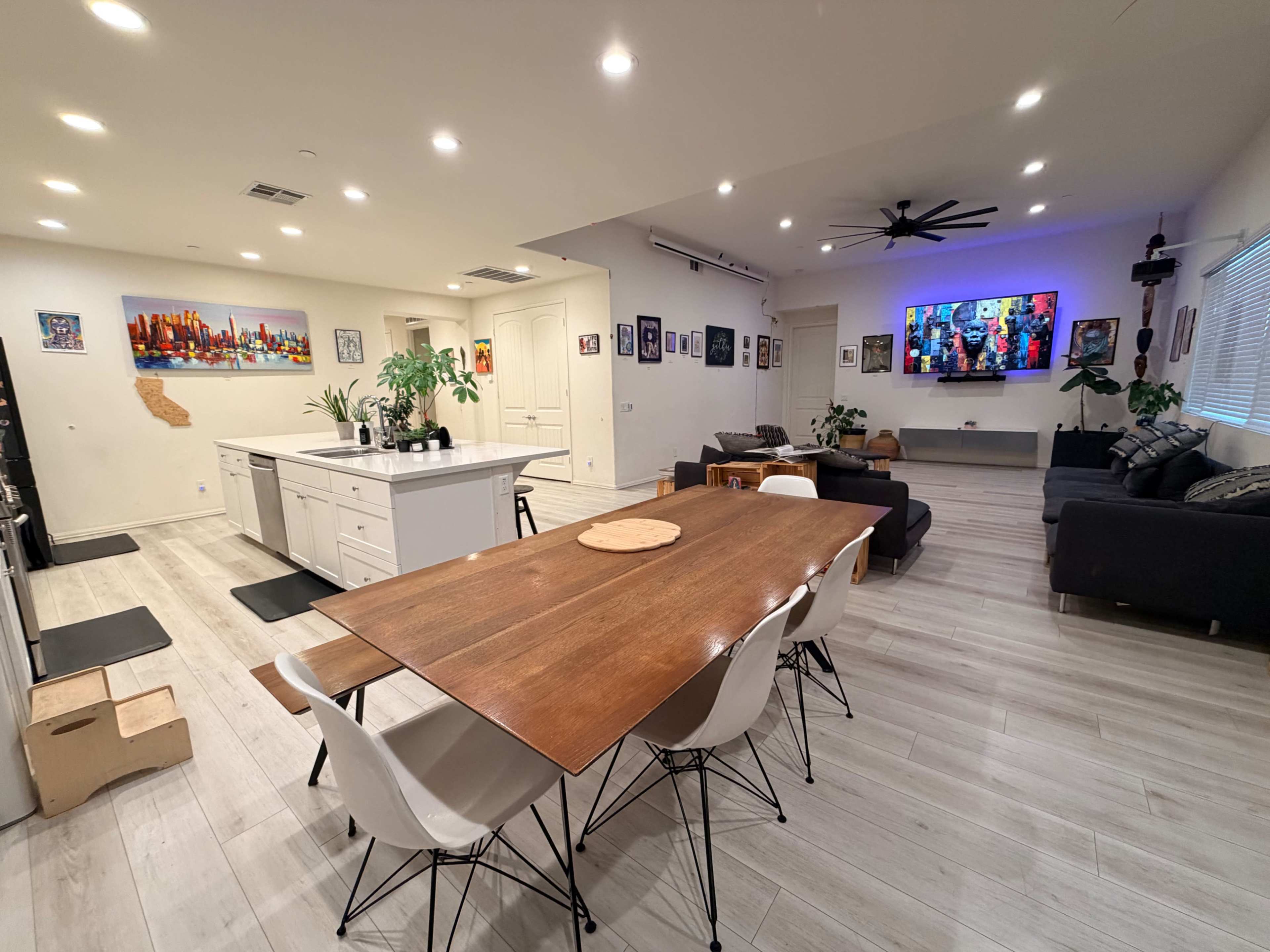 Bright Modern Open-Concept Home | Natural Light + Art Walls for Photo & Video Shoots Image in Perris, Perris, CA