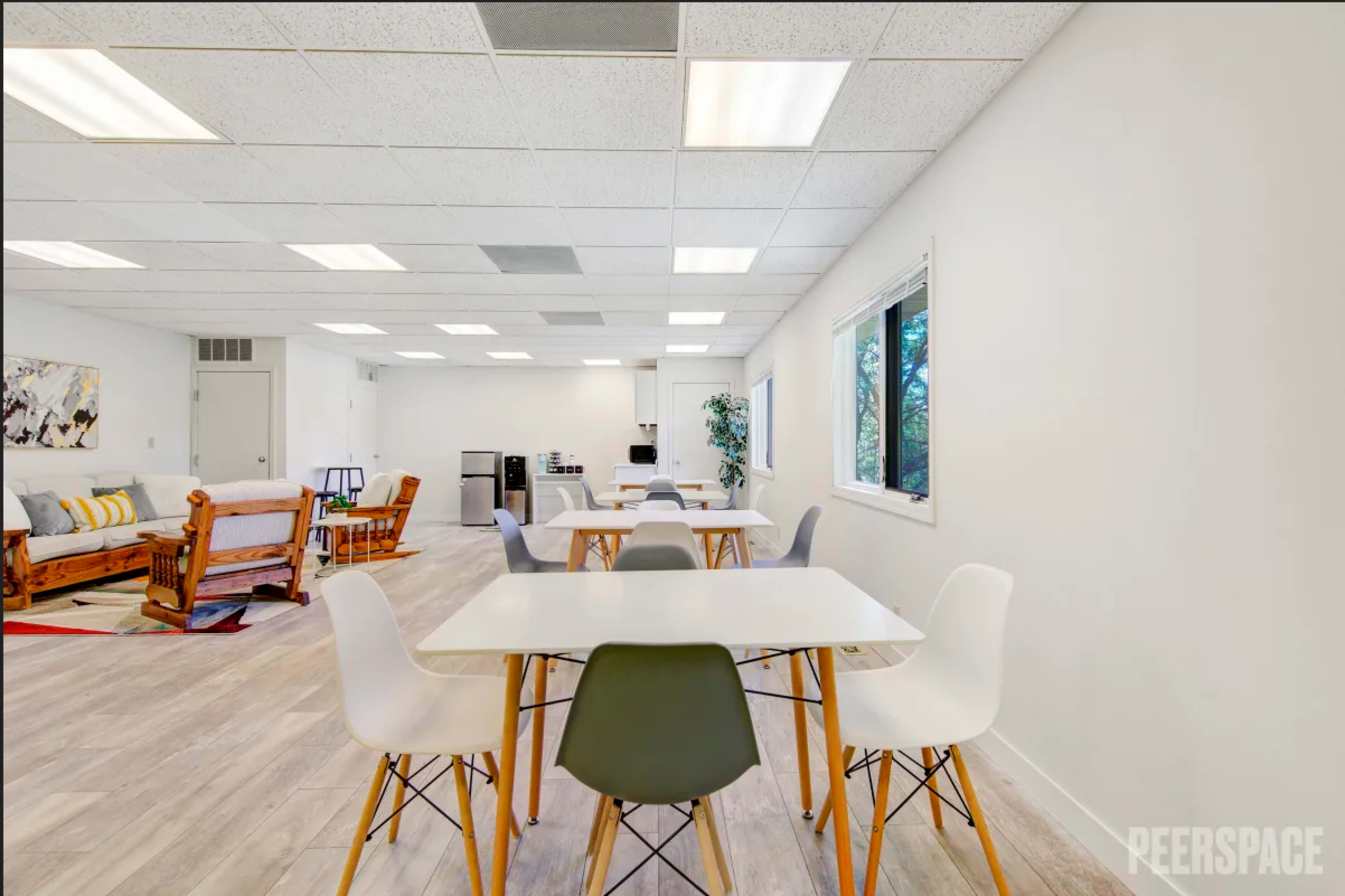 Cheerful & Spacious Individual, and Group rental with FREE Parking, Coffee, Tea etc Image in Brooklyn Park, BROOKLYN PARK, MN