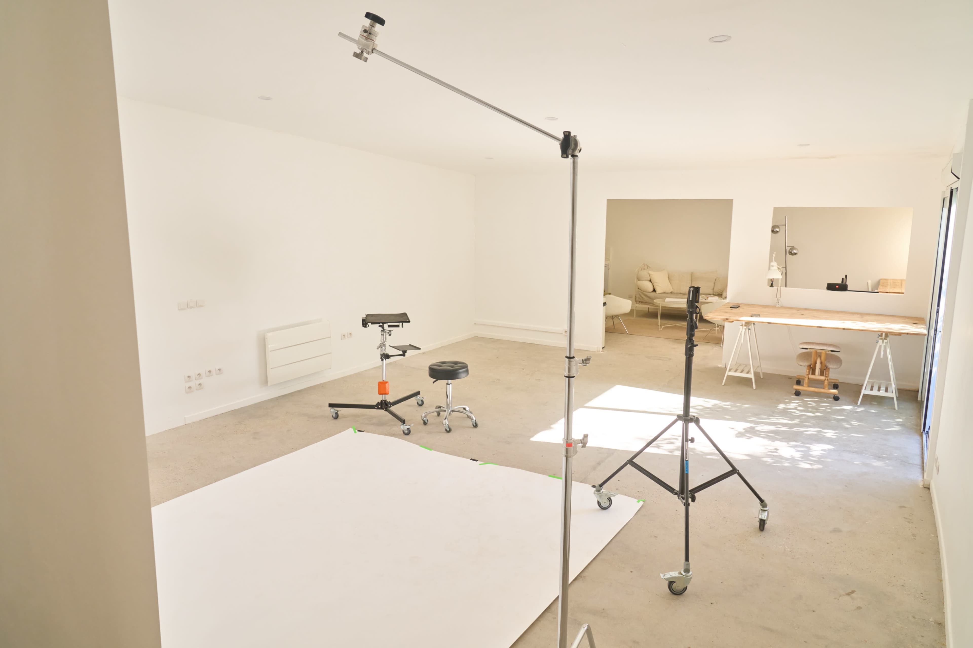 Grand studio photo & vidéo de 140 m² – lumineux – idéal shootings, tournages & workshops Image in , Montreuil