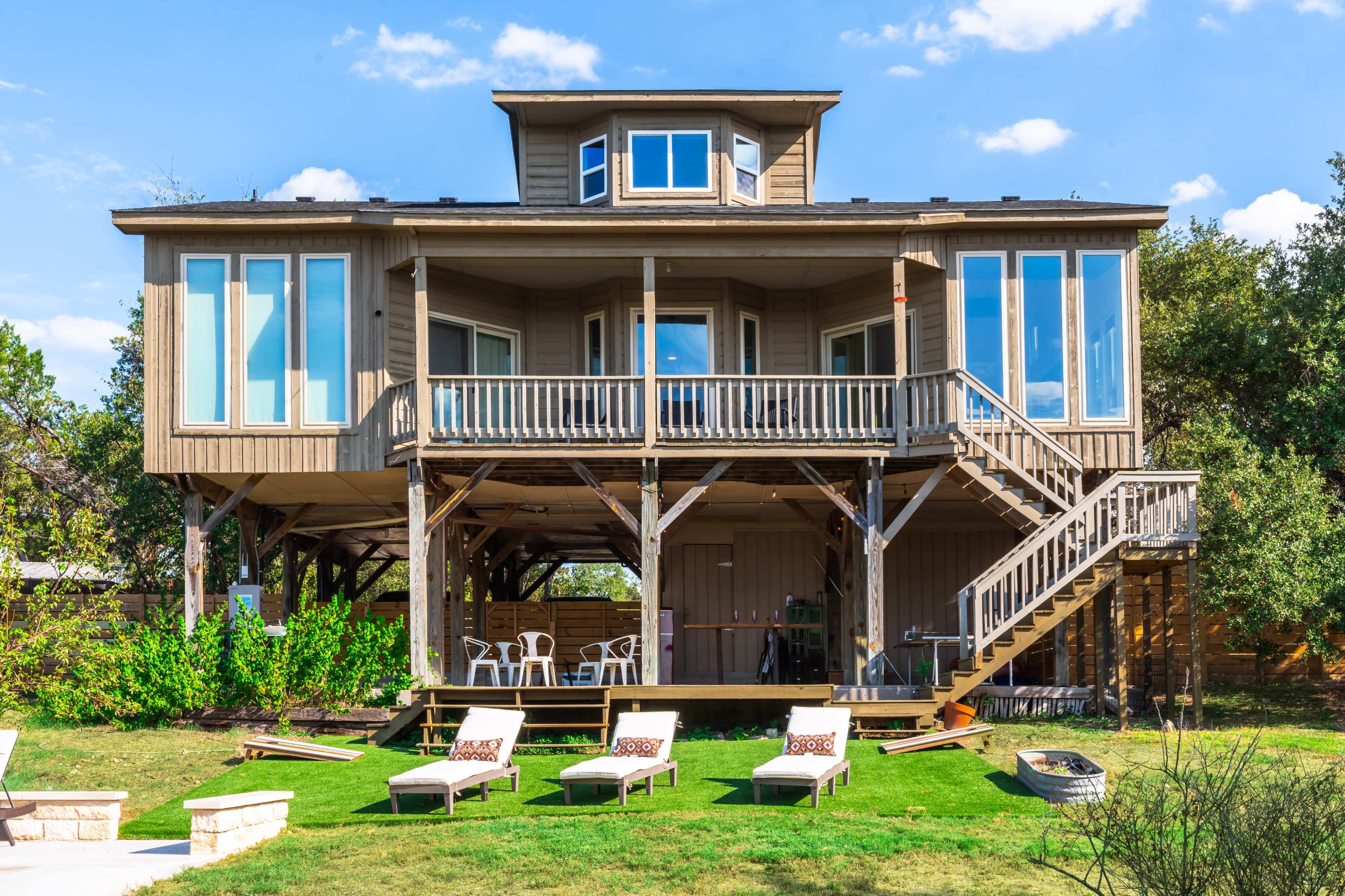 Luxury Hill Country Getaway ~ Sparkling Pool & Jacuzzi Image in Arrowhead Ridge, Leander, TX