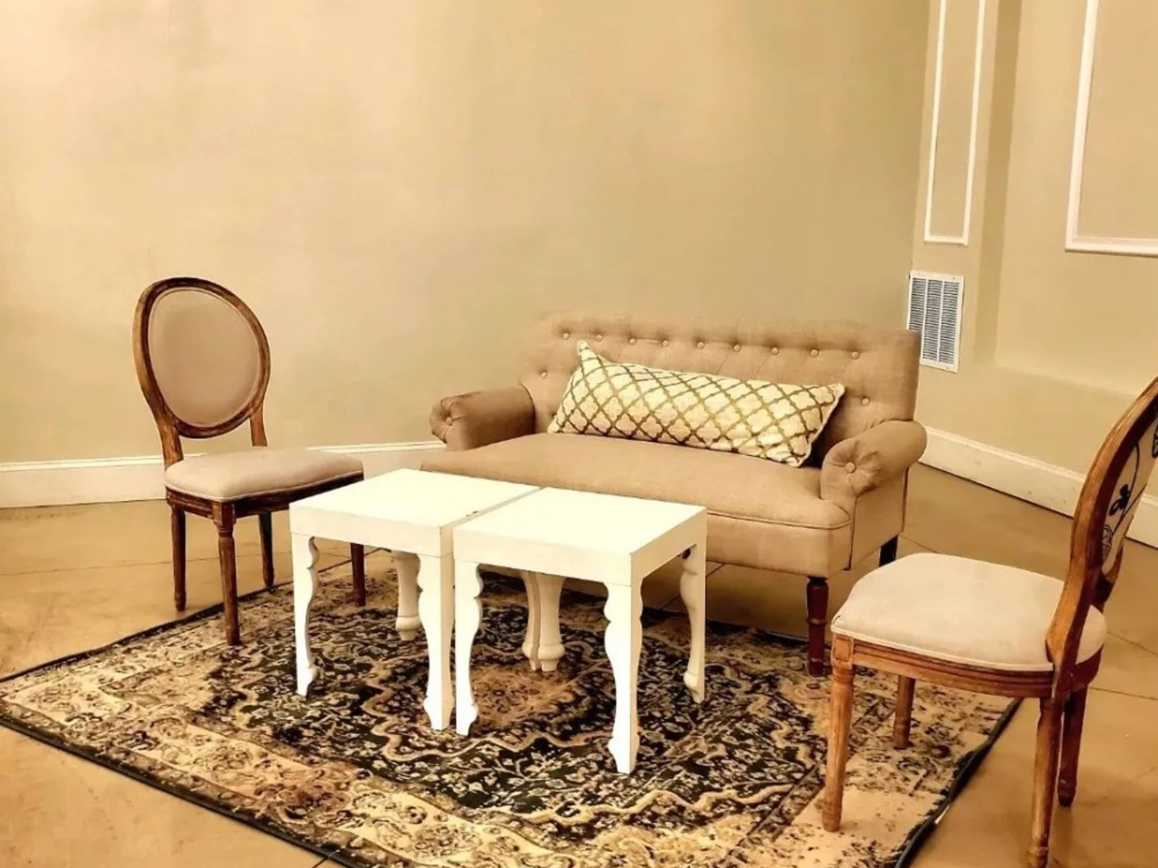 Lounge Furniture 