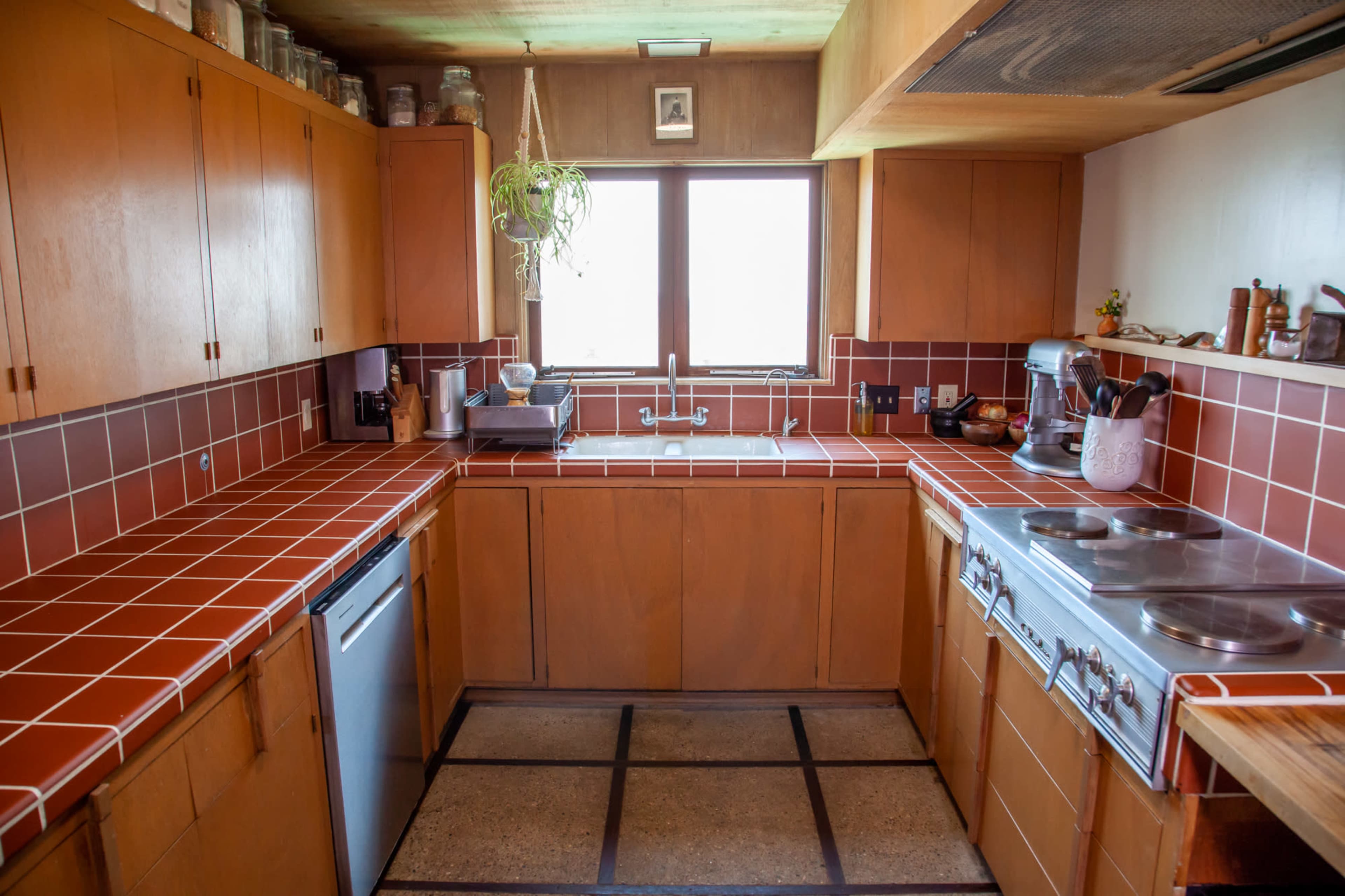 Sculptural Mid-Century Hilltop with Expansive Ocean and City Views Image in Casa de Oro-Mount Helix, La Mesa, CA