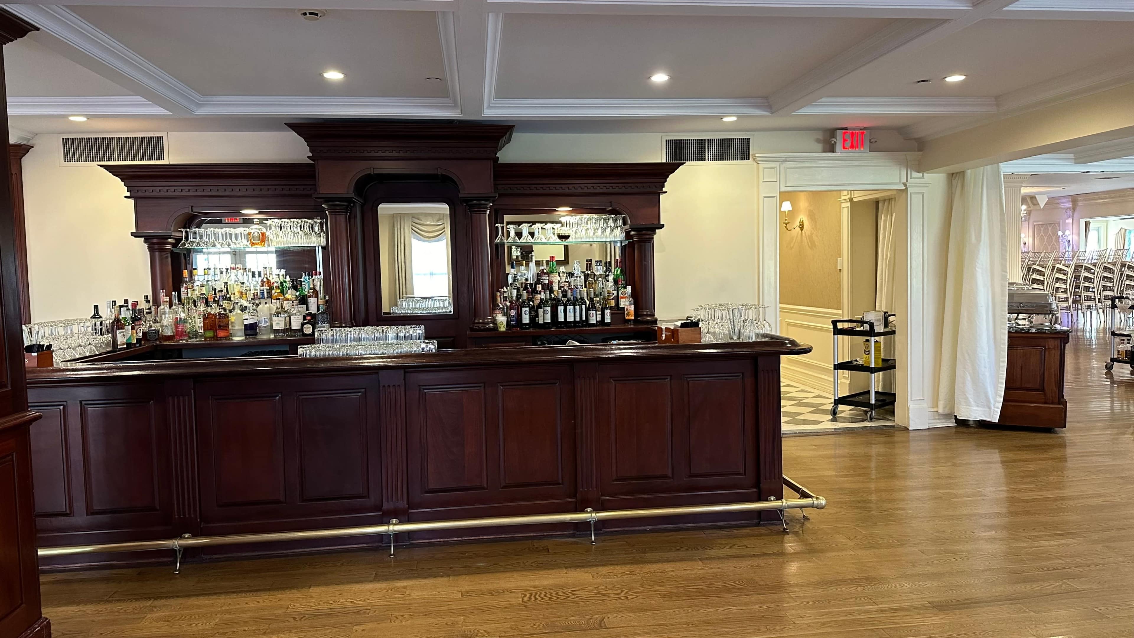 Mansion + Holding Space Image in North Hempstead, Roslyn Heights, NY