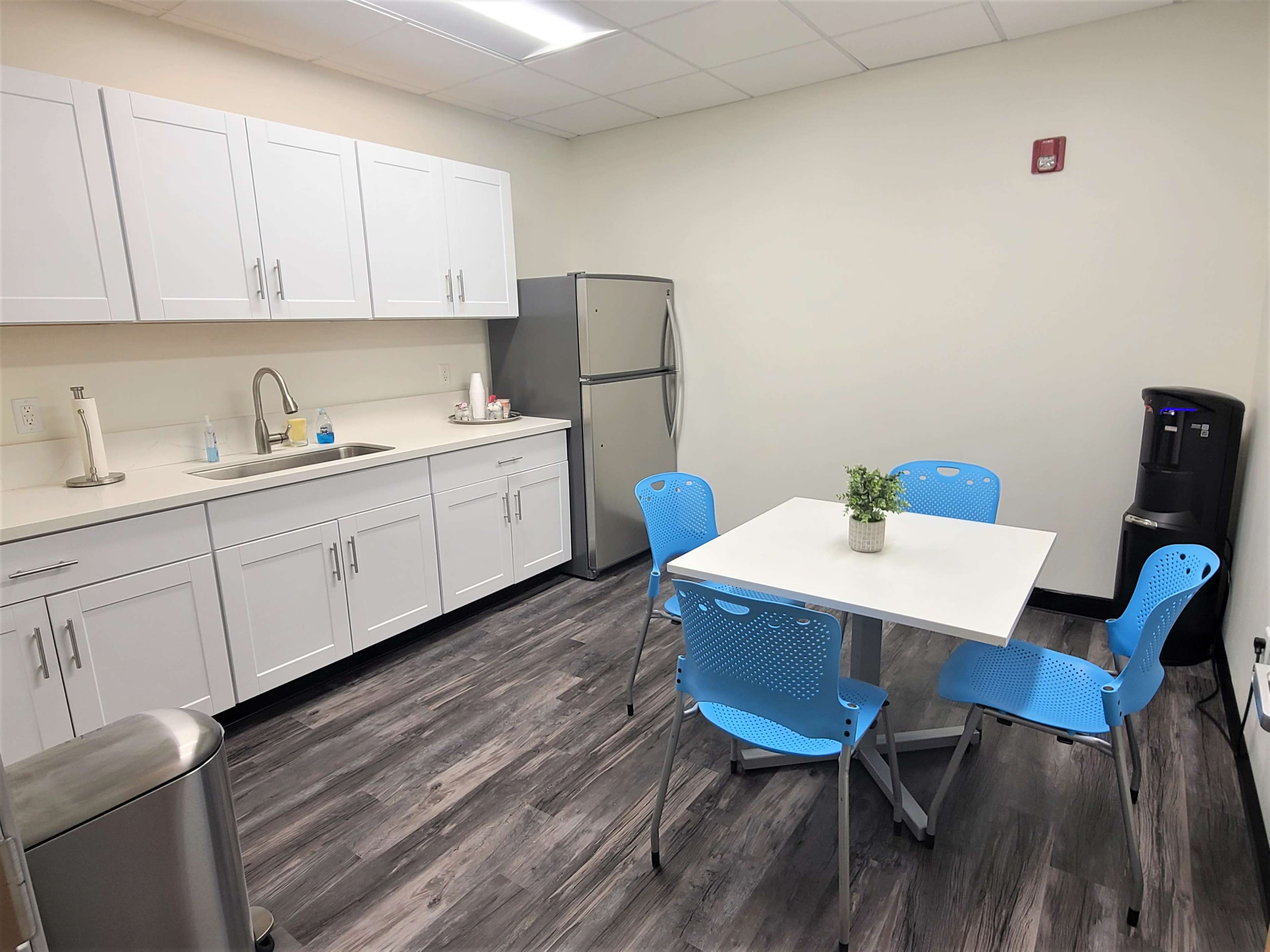 Prime Location Near Downtown, Medium Conference Room Image in Magnolia Center, Riverside, CA