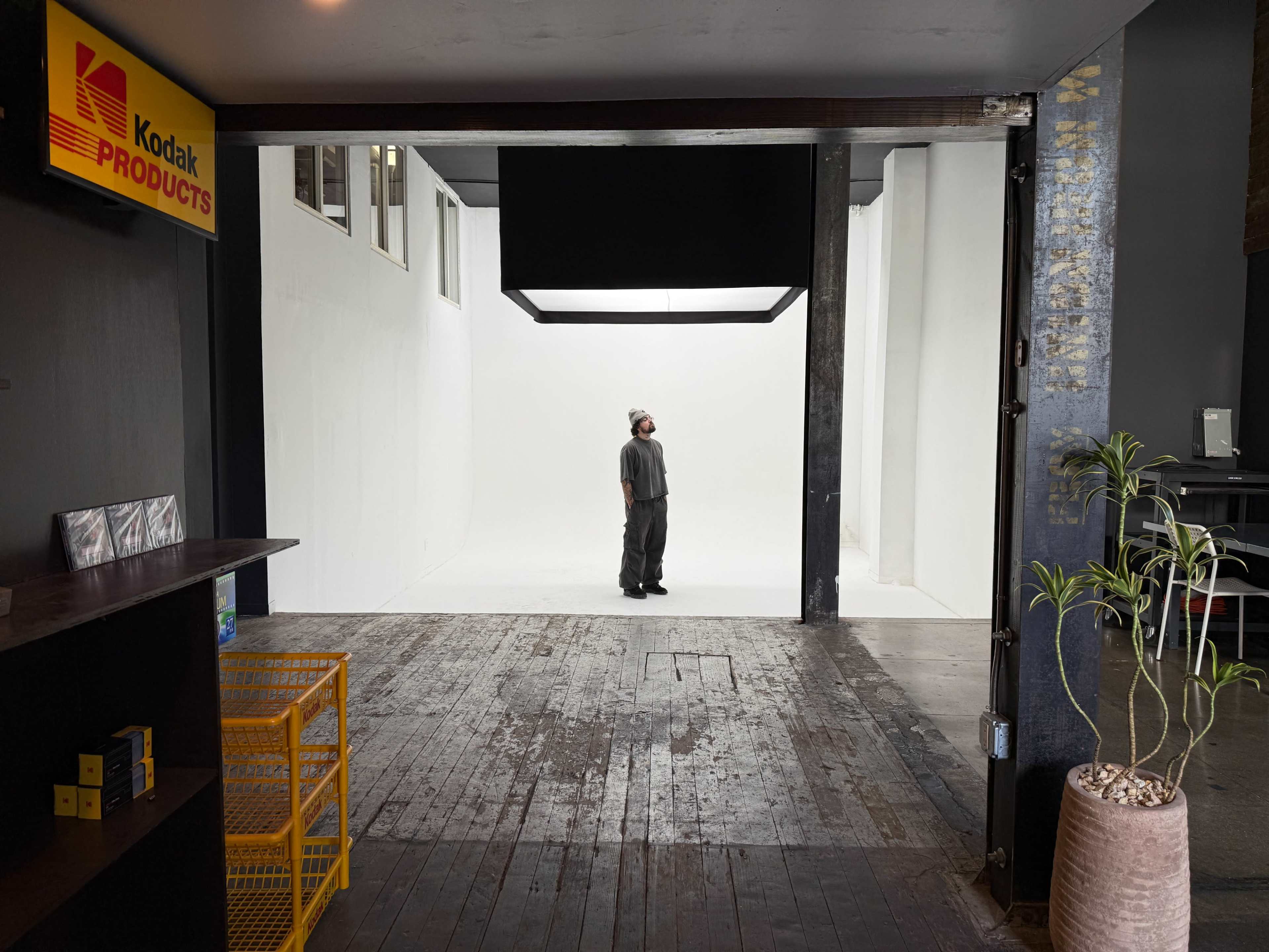Photography Studio with Prelit Cyc Wall and Dressing Room in Film Lab Image in Central LA, los angeles, CA