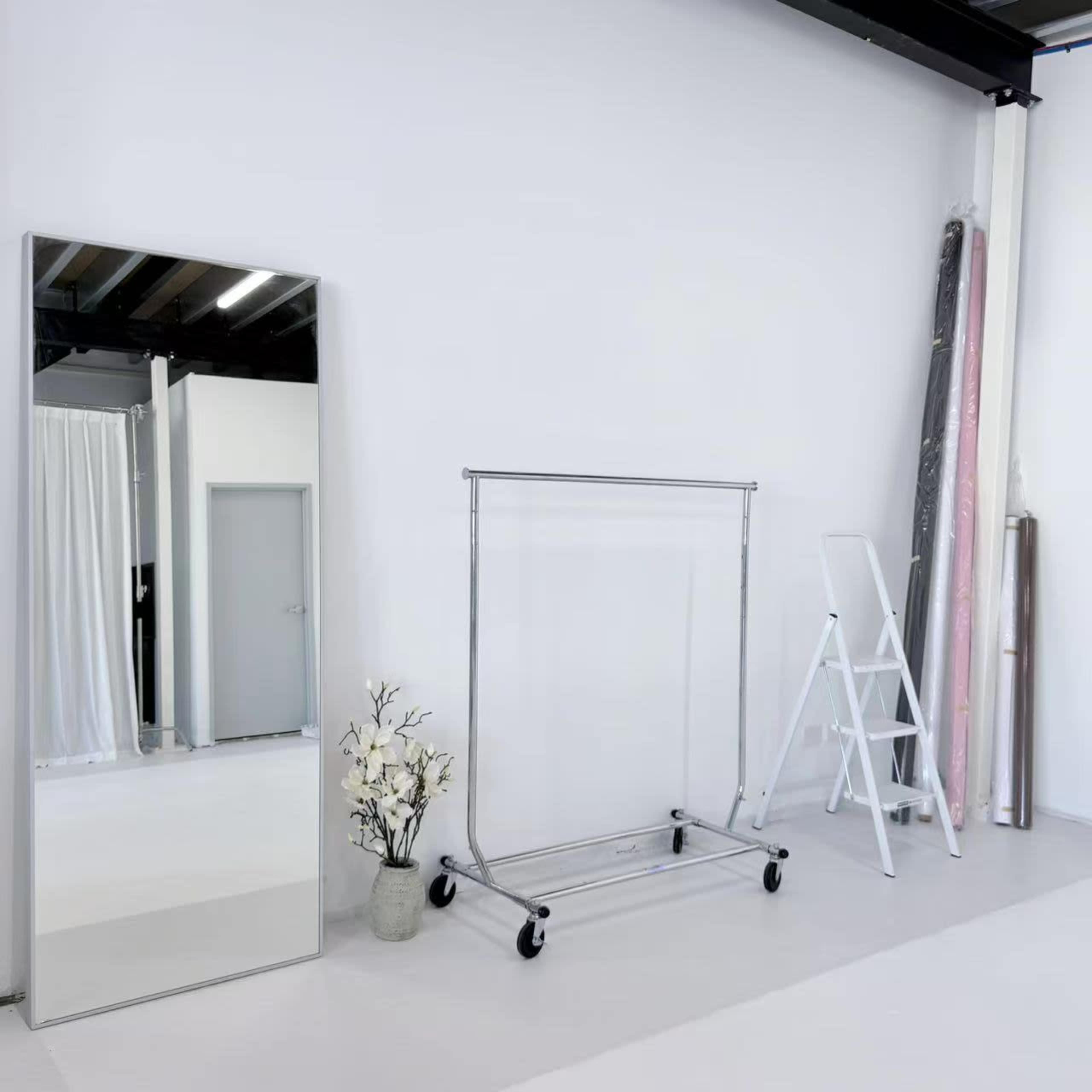 Sunny Studio | Minimalist Cyclorama Studio With Natural Light, Mascot ...