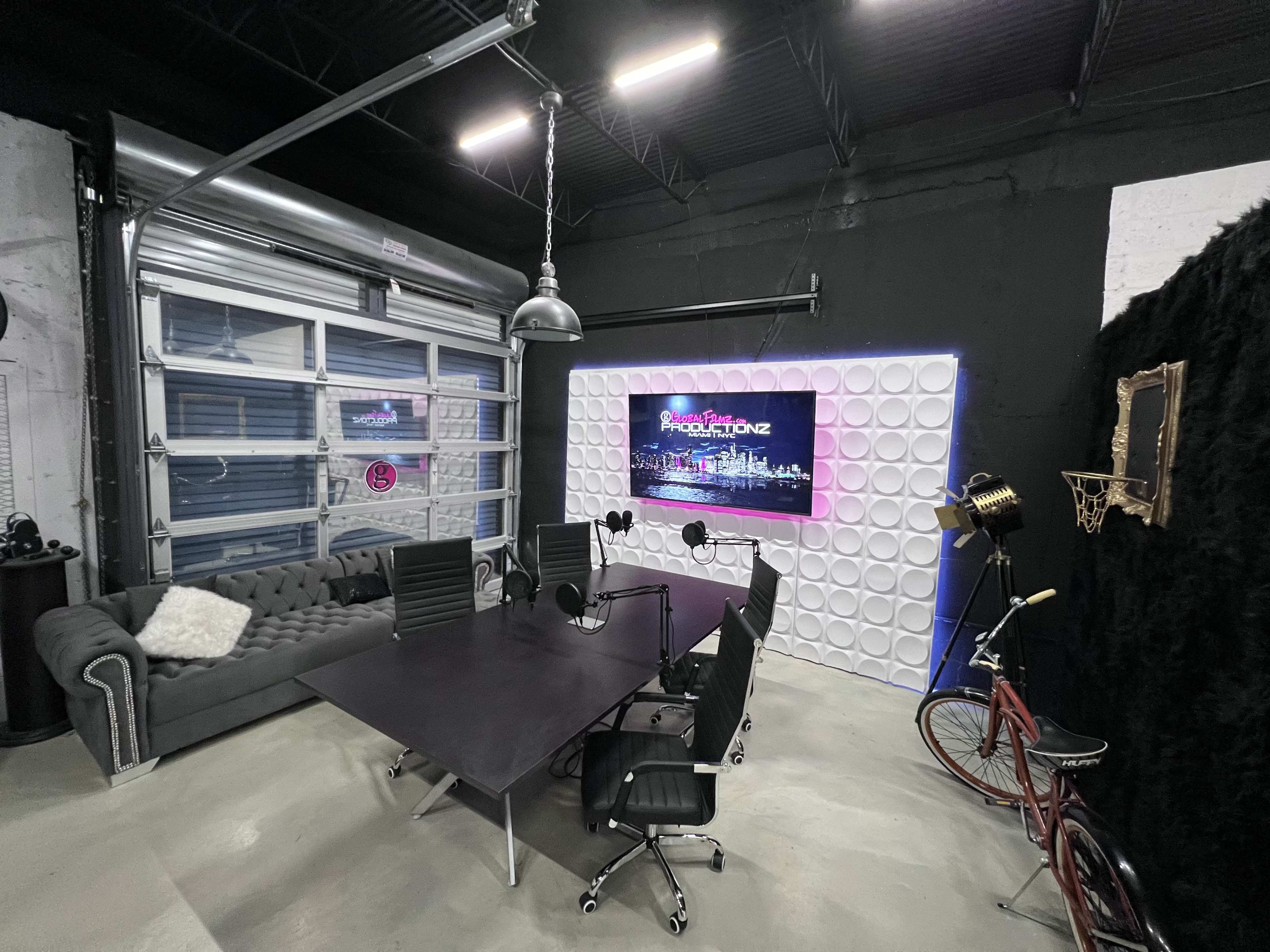 Podcast I Webcast I Live streaming I Studio Rental Image in Dorsey Riverbend, Fort Lauderdale, FL