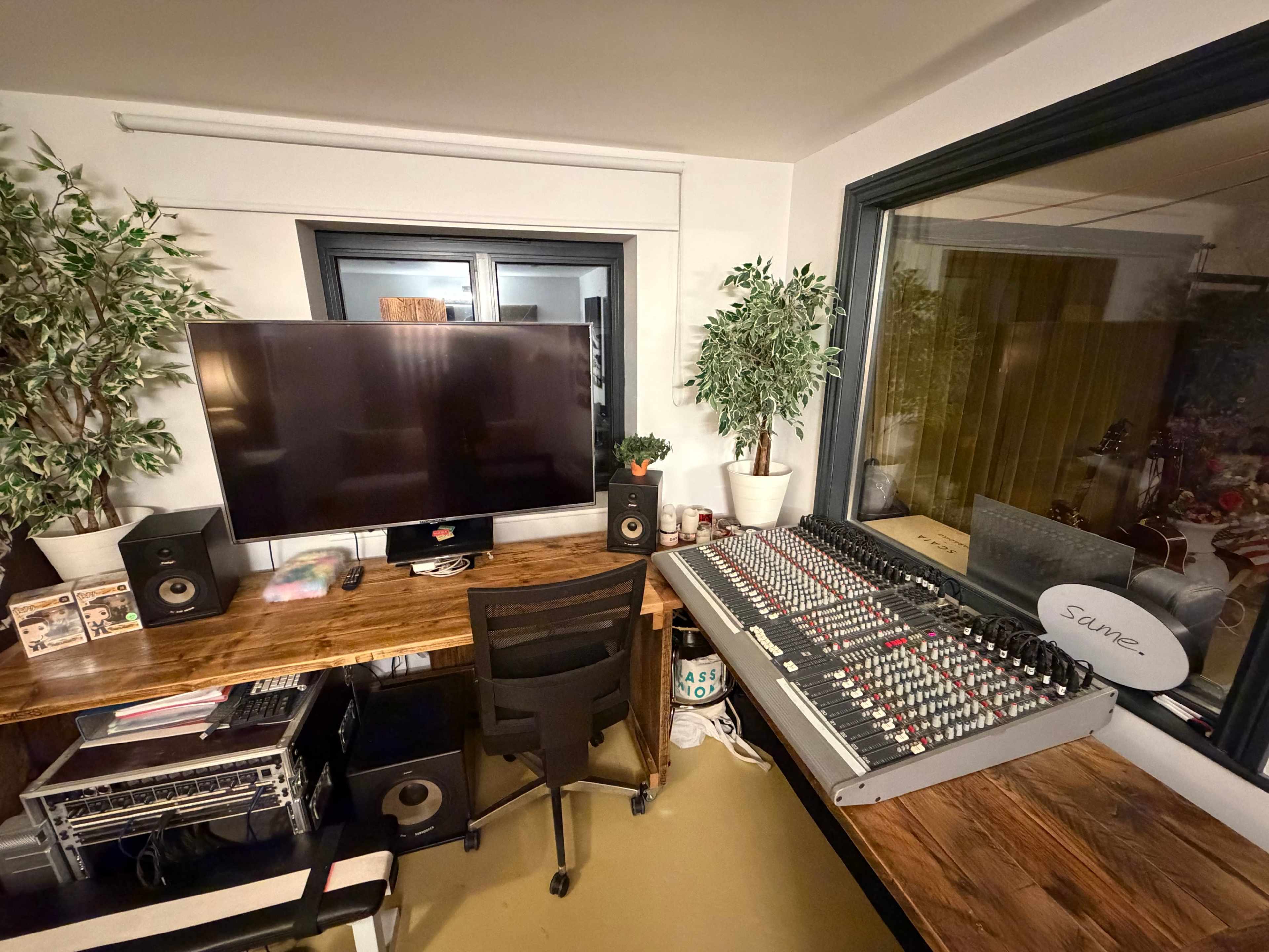 Cosy Riverside Recording Studio Image in , Staines-Upon-Thames, ENG