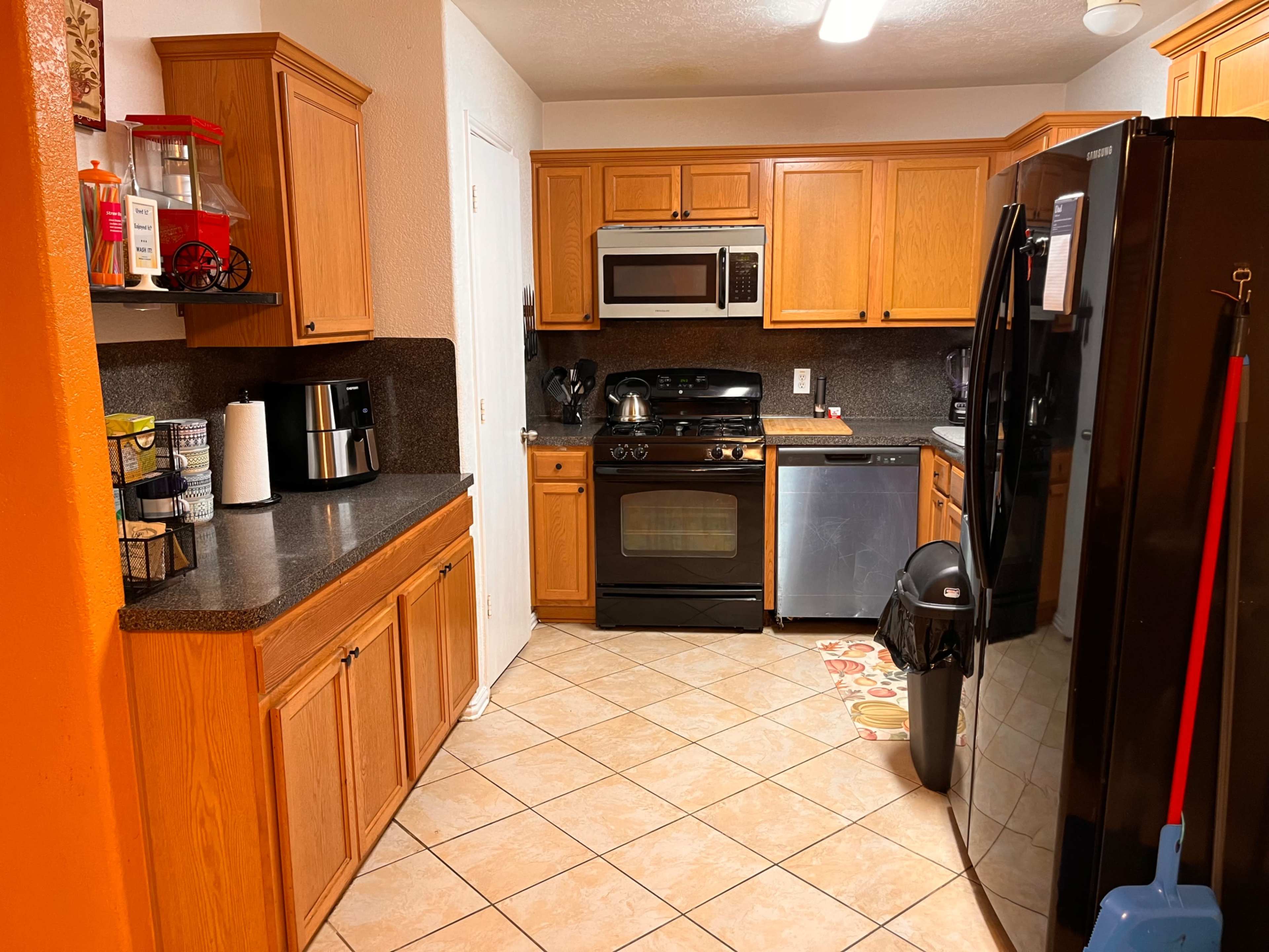 KendajaUSA: an African themed 4 BR guesthouse. Image in Central Southwest, Houston, TX