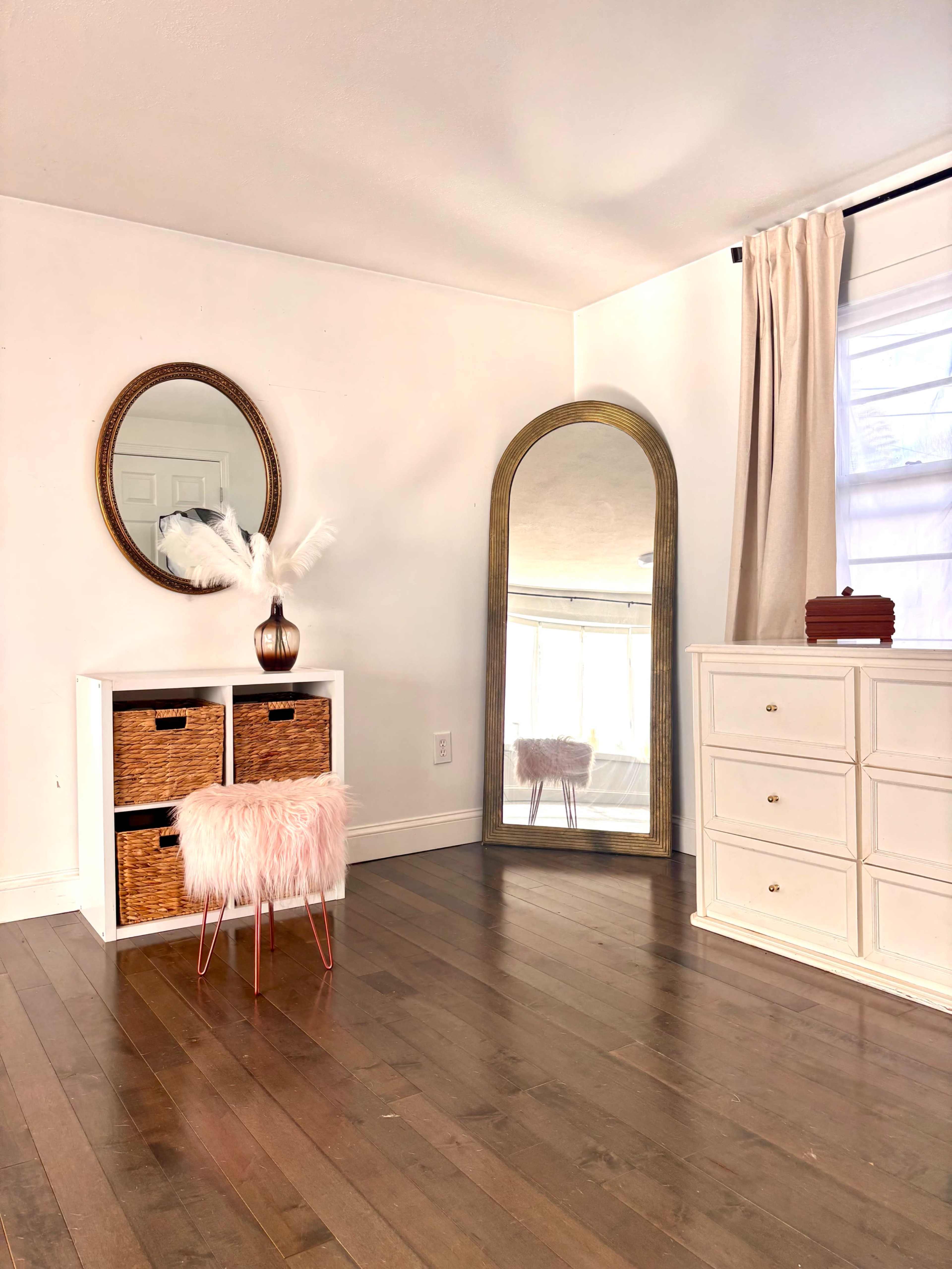 Bright Natural Light Studio With Bay Window – Portsmouth Image in Portsmouth, Portsmouth, NH