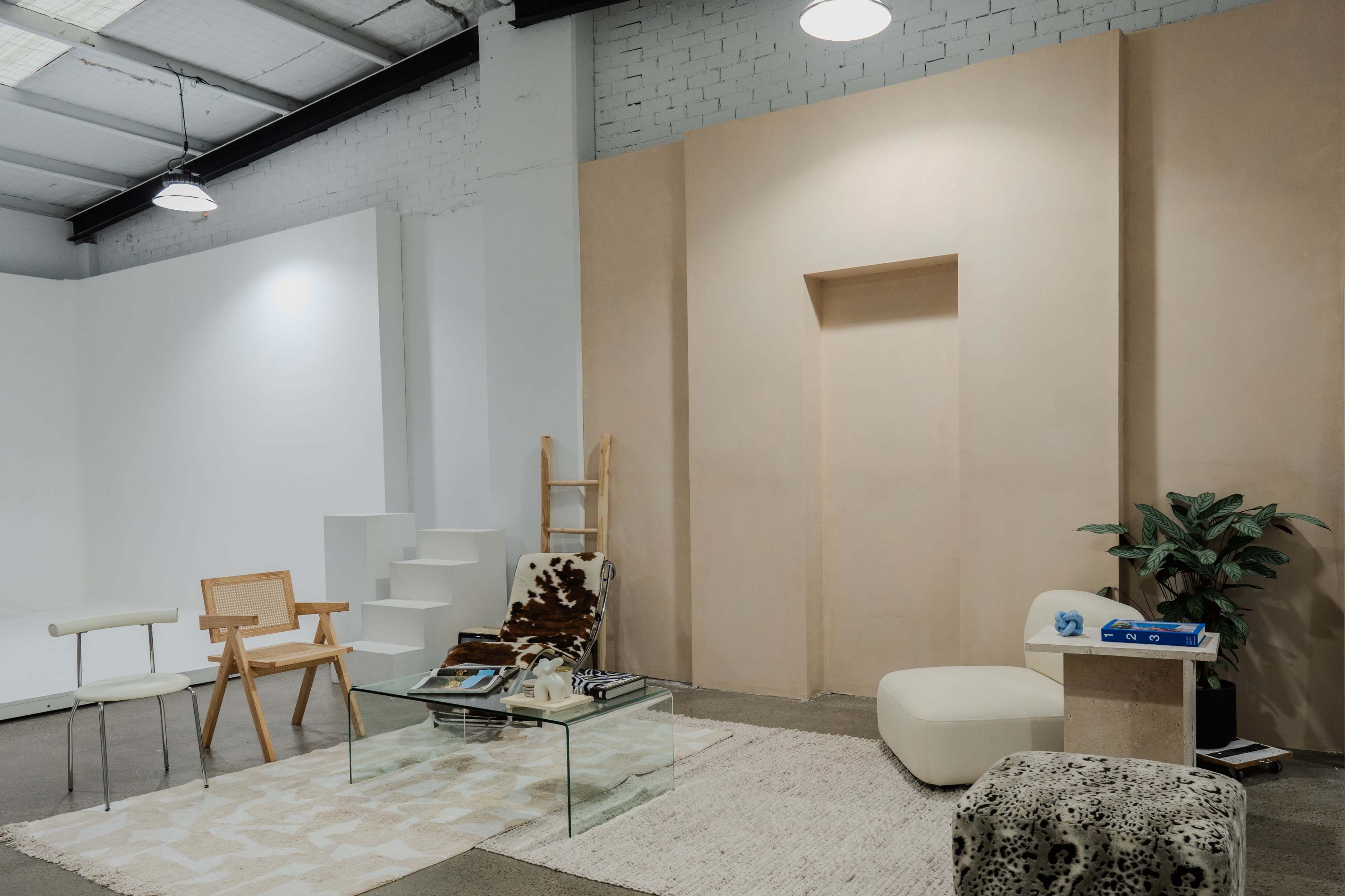 FREE EXTRA HOUR *** Content Studio with Cyclorama, Furniture, Props + MORE in Alexandria Image in Alexandria, Alexandria, NSW