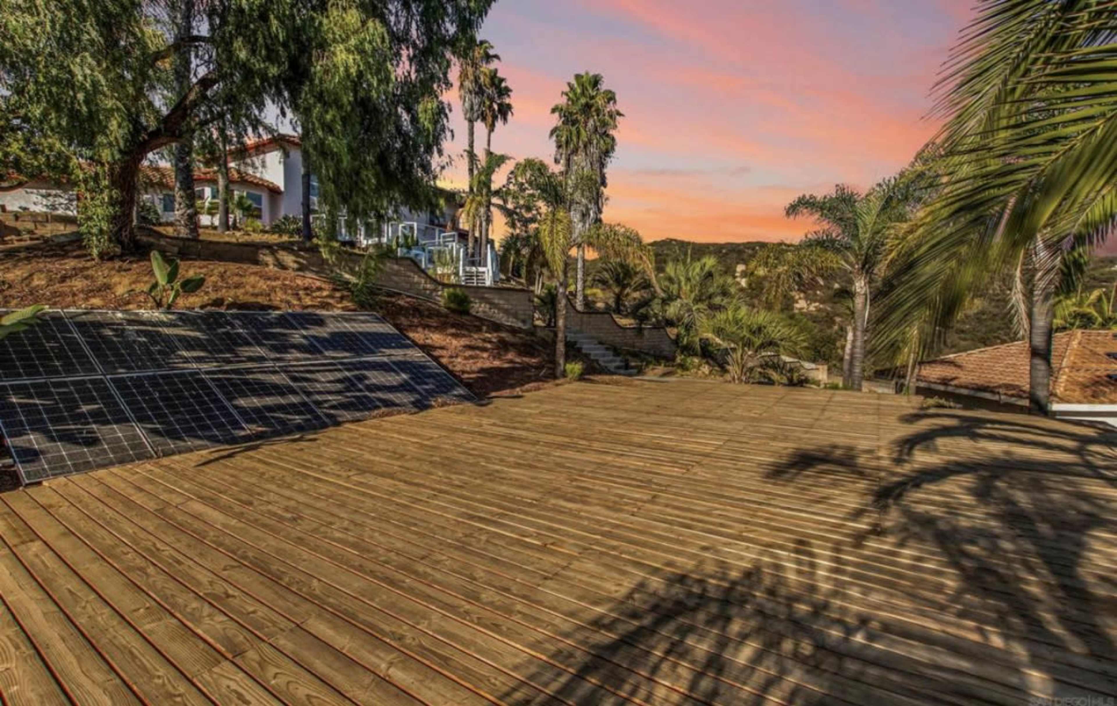 Spacious outdoor retreat with Mountain Views Image in , Poway, CA