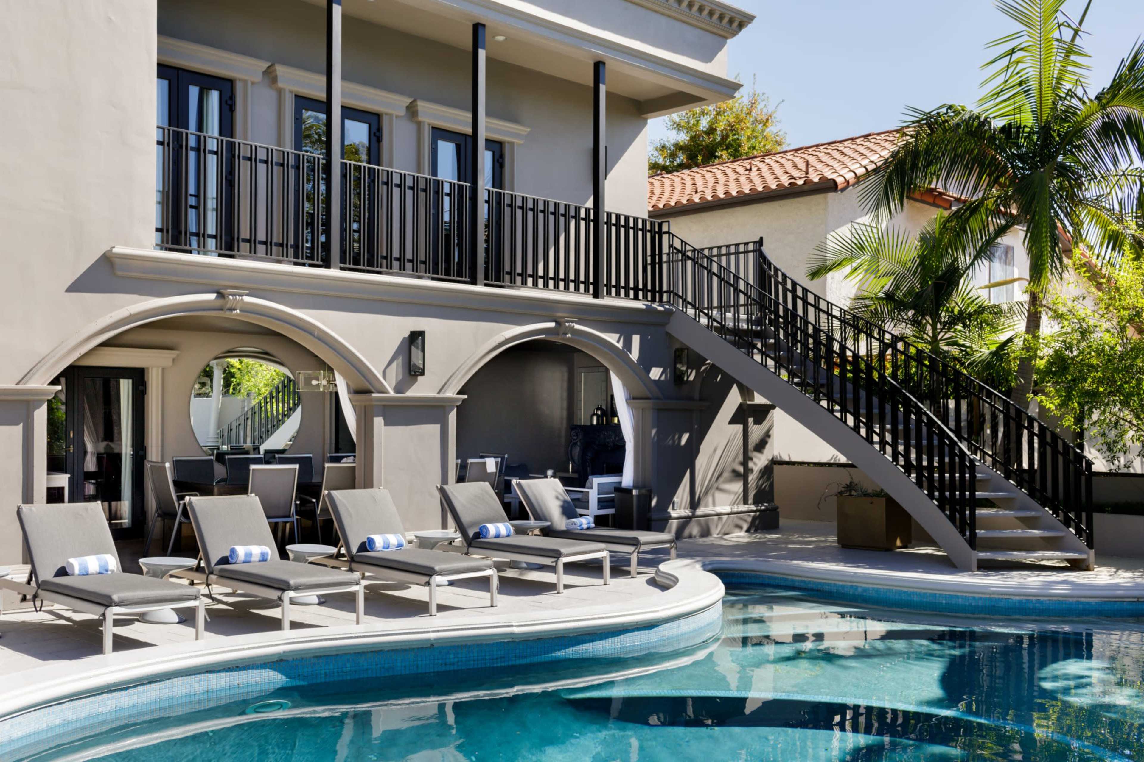 Modert Sunset Plaza House Image in Central LA, Los Angeles, CA