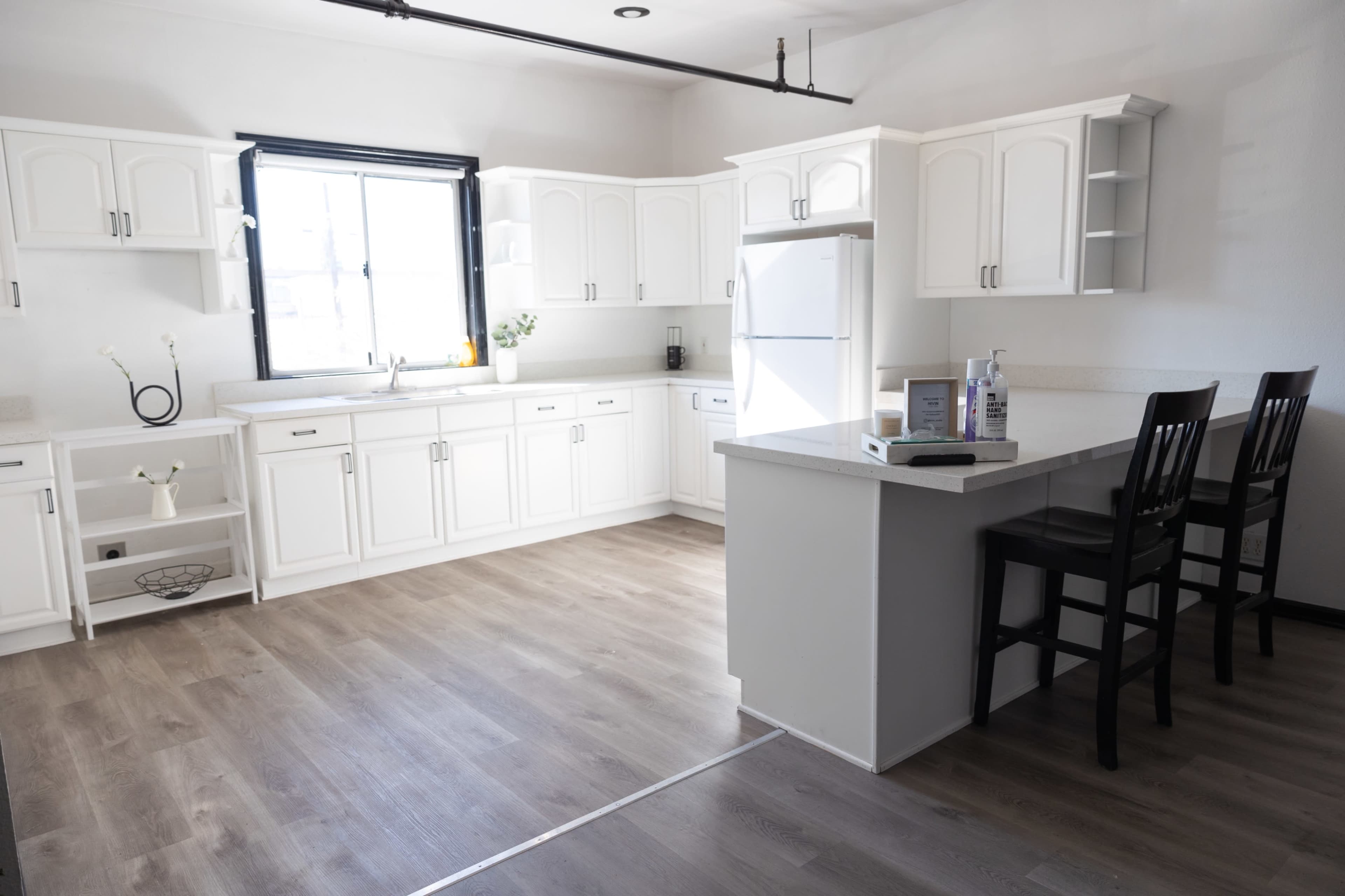 Roomy Private Upstairs Photo Studio with Kitchen Image in Whittier, Whittier, CA