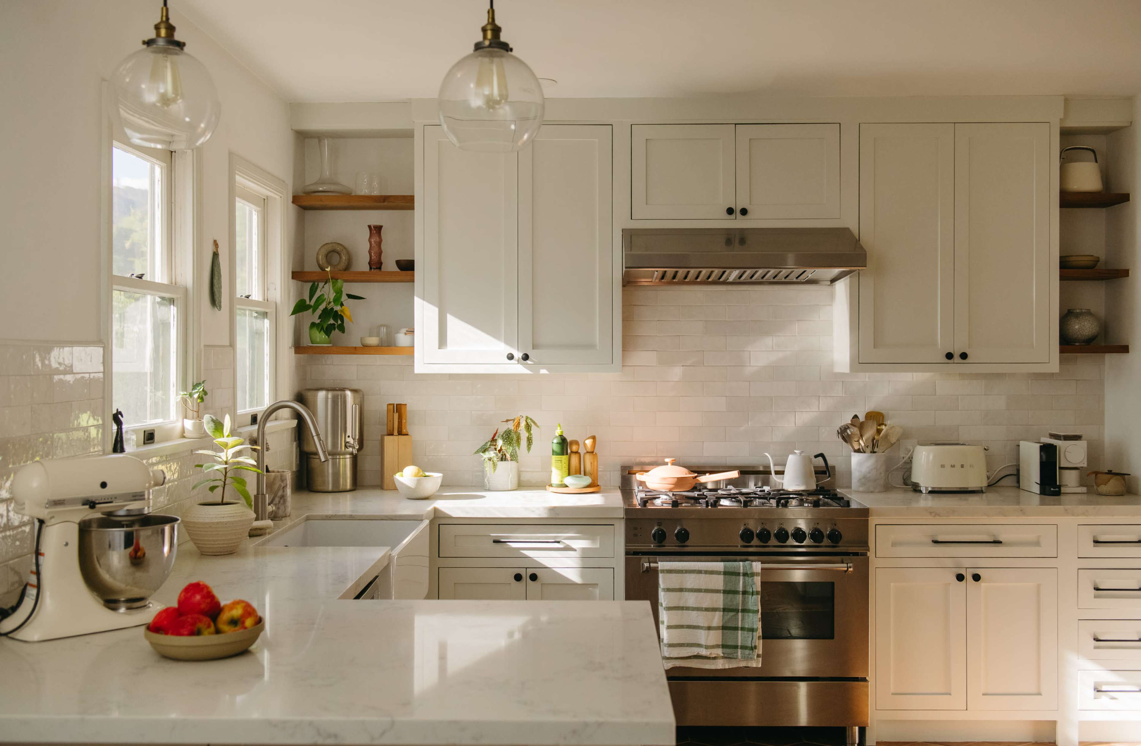 Modern Spanish Home with large yard and pool Image in Glenoaks Canyon, Glendale, CA