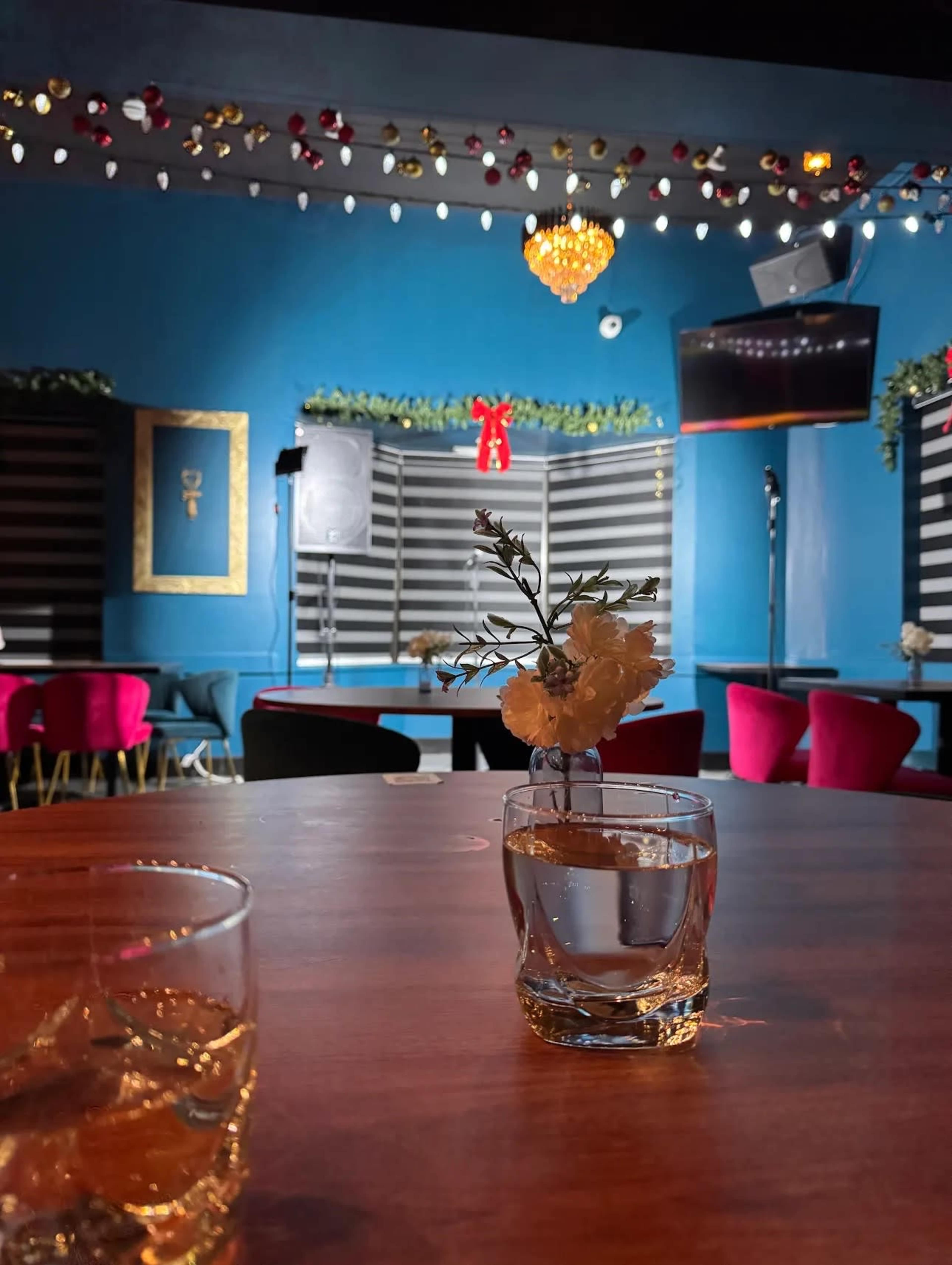 A Cutesy and Cozy Lounge Image in Mississauga, Dundas st E, ON