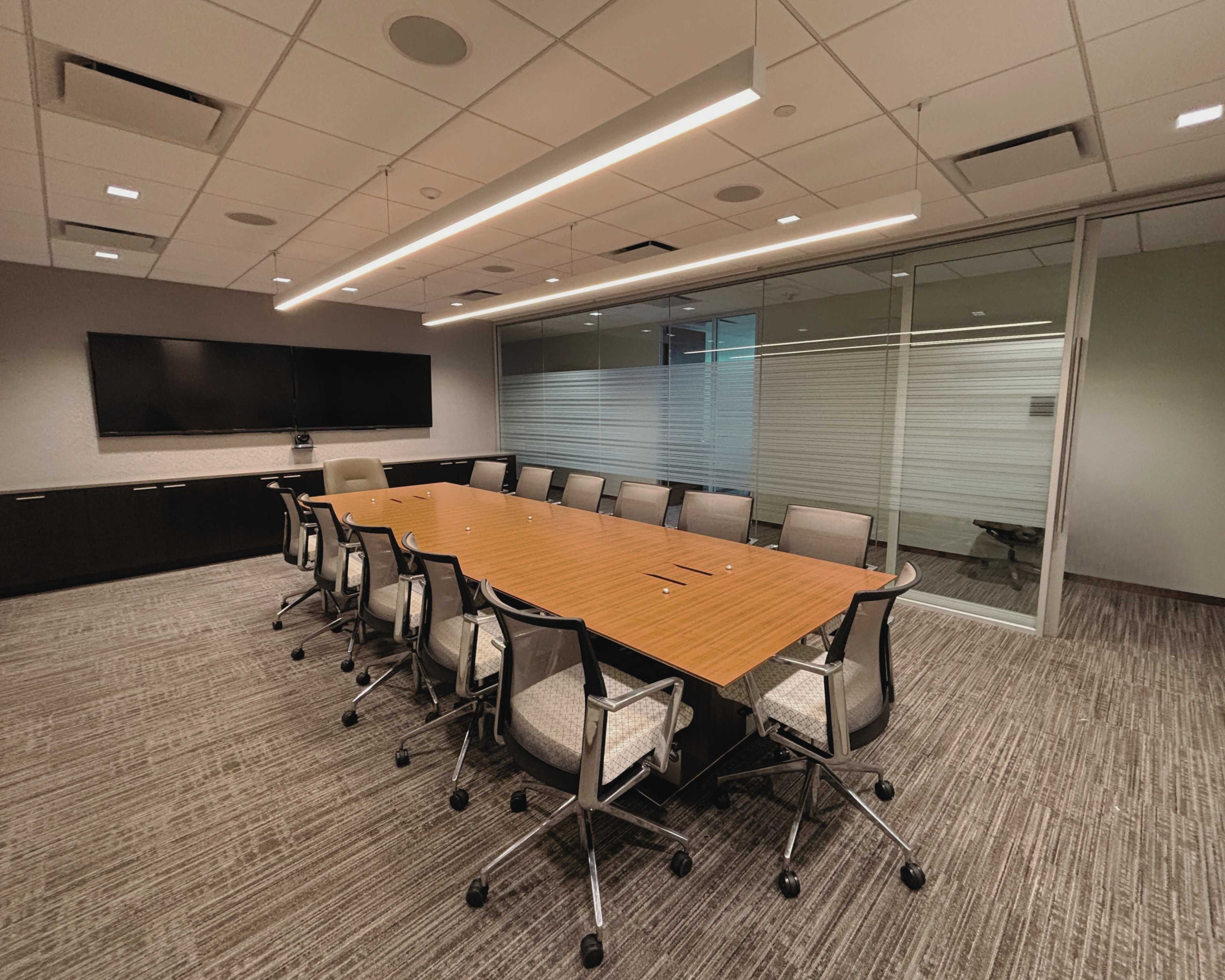 Suburban Professional 12-Person Conference Room Image in Schaumburg Township, sc, IL